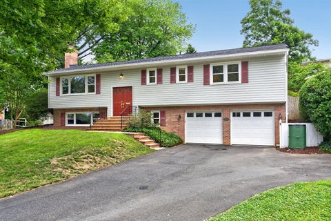 Photo of 1933 Relda Court, FALLS CHURCH, VA 22043 (MLS # VAFX2325972)