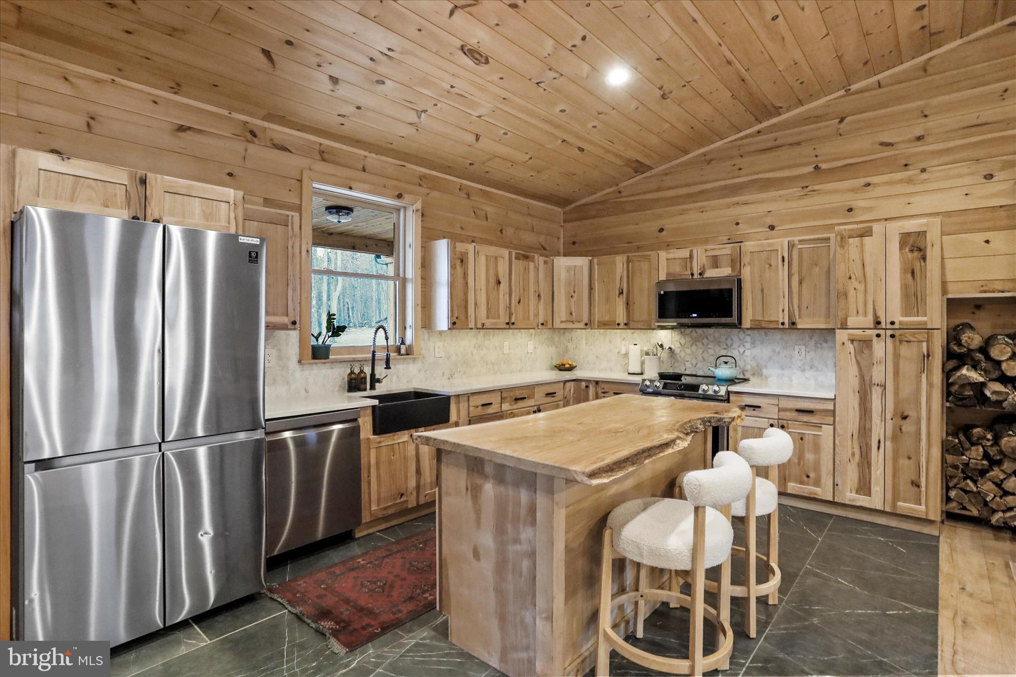 ROUSE MT - Residential