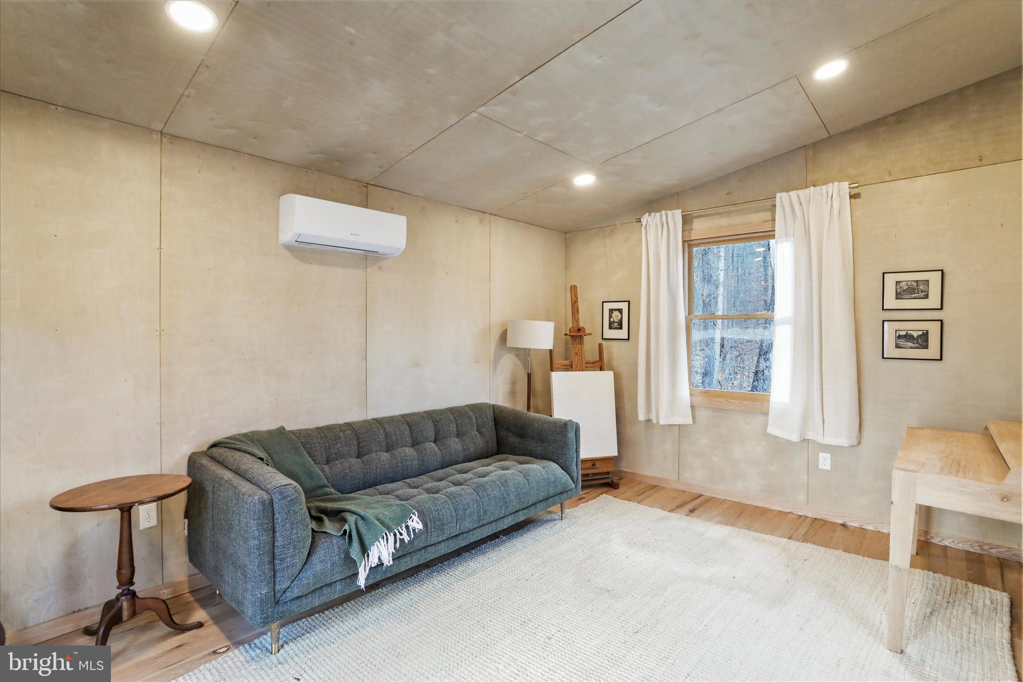 ROUSE MT - Residential