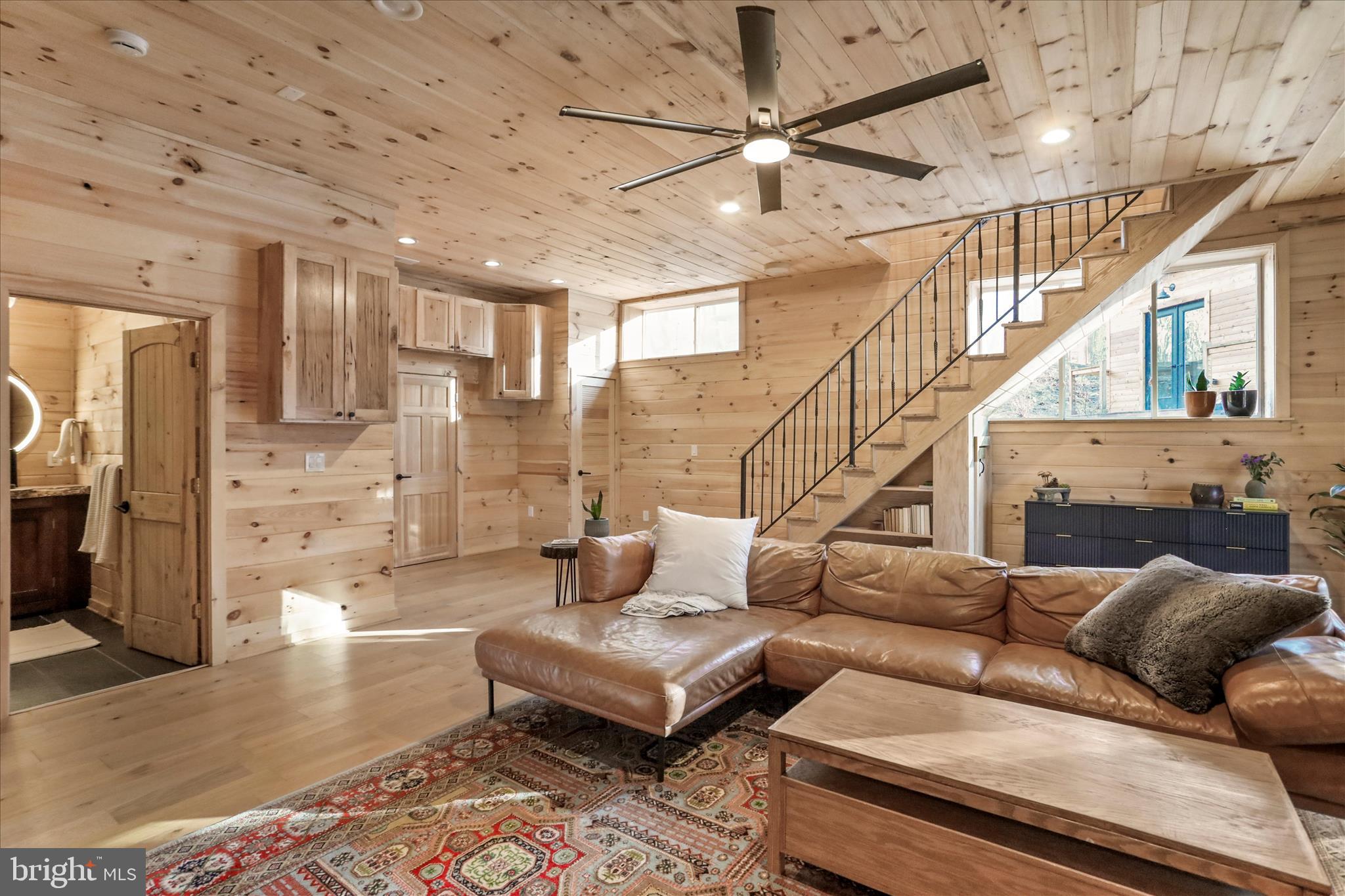 ROUSE MT - Residential