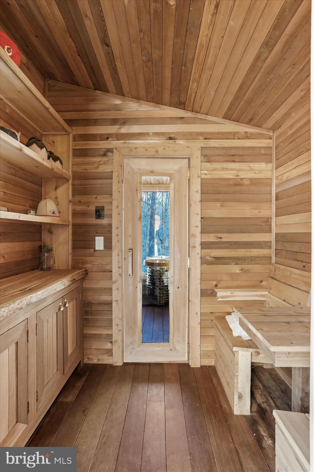 ROUSE MT - Residential