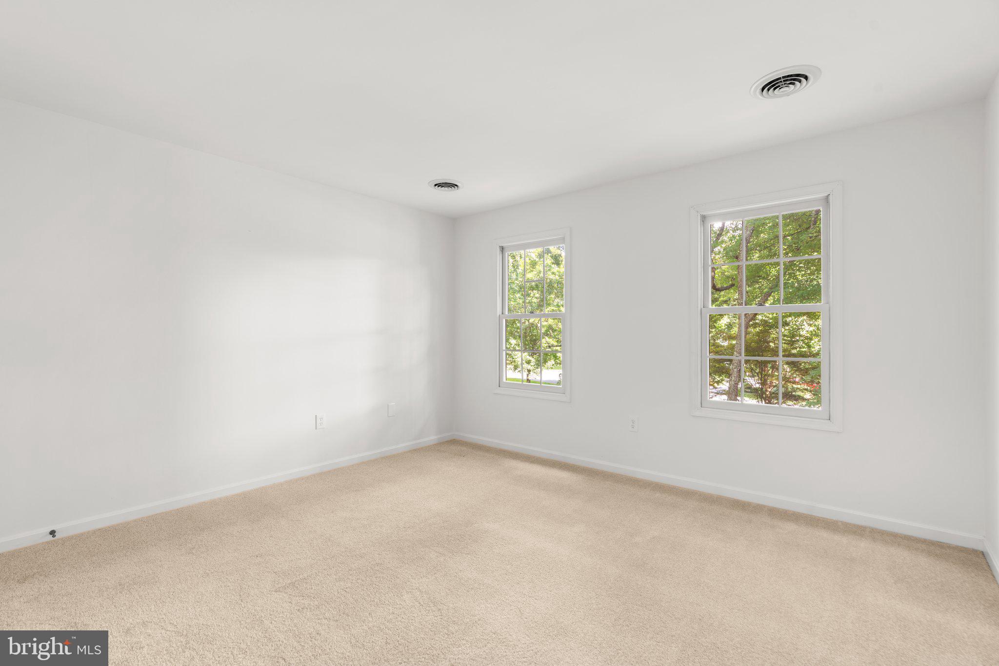 LAYTONSVILLE KNOLLS - Residential