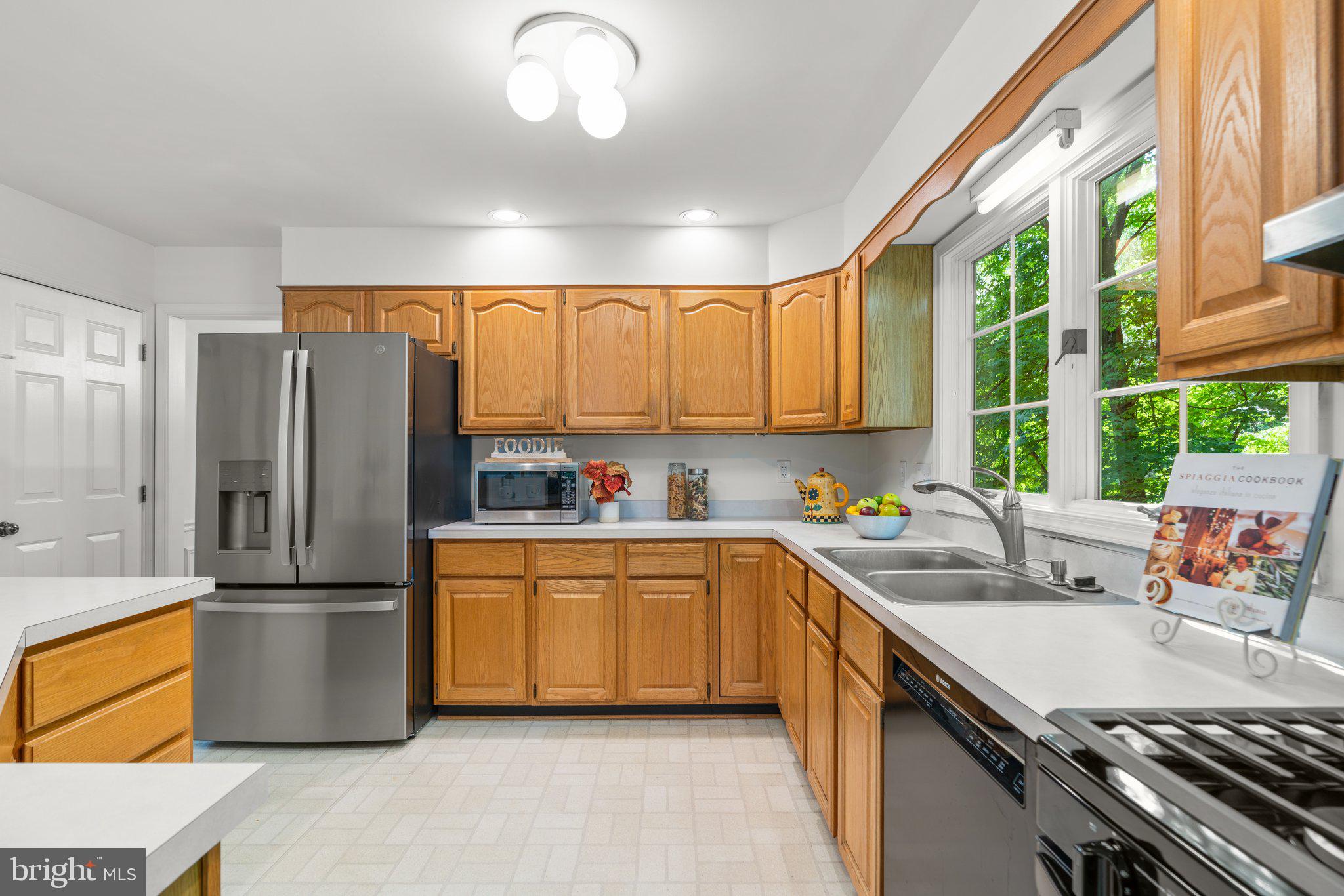 LAYTONSVILLE KNOLLS - Residential