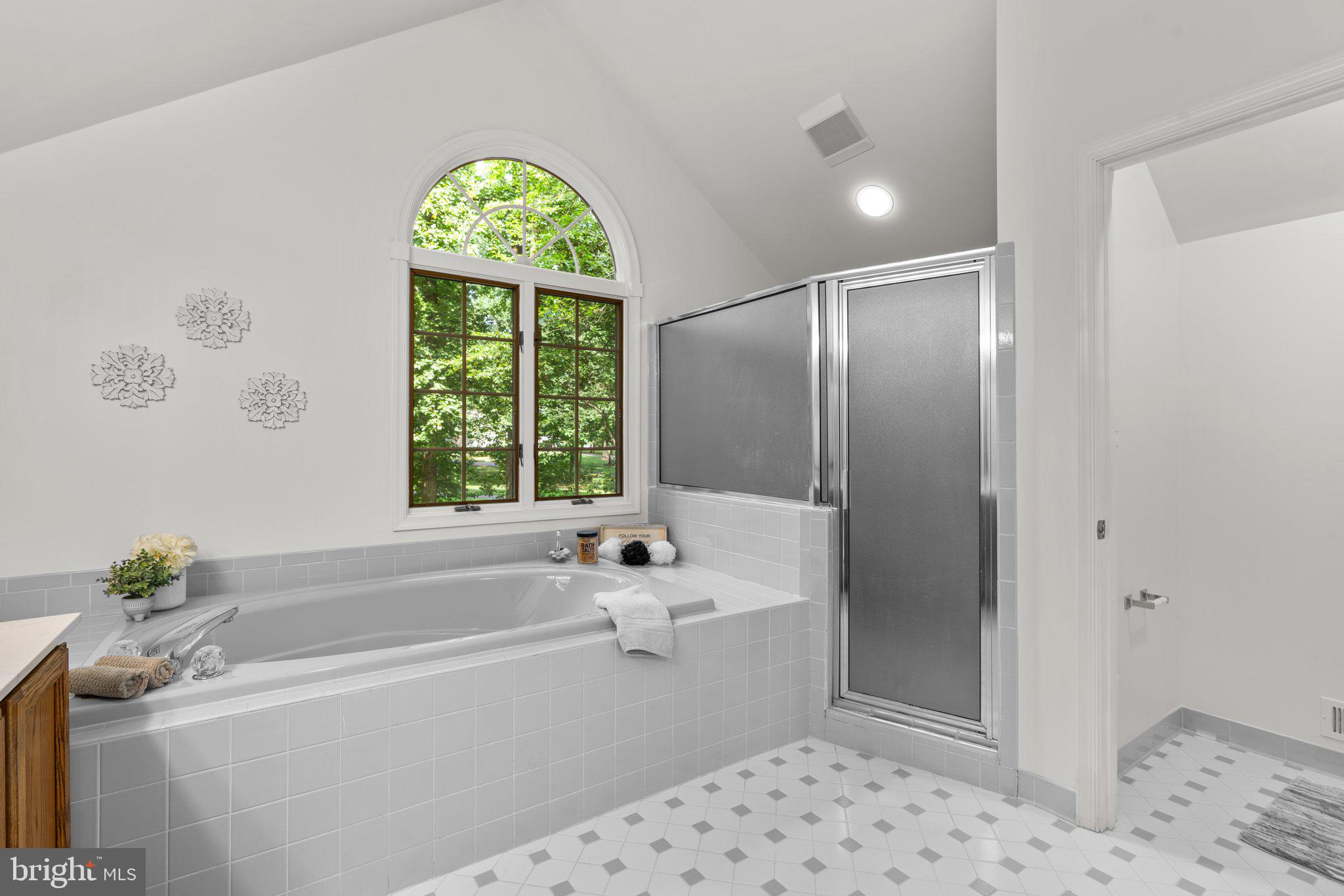 LAYTONSVILLE KNOLLS - Residential