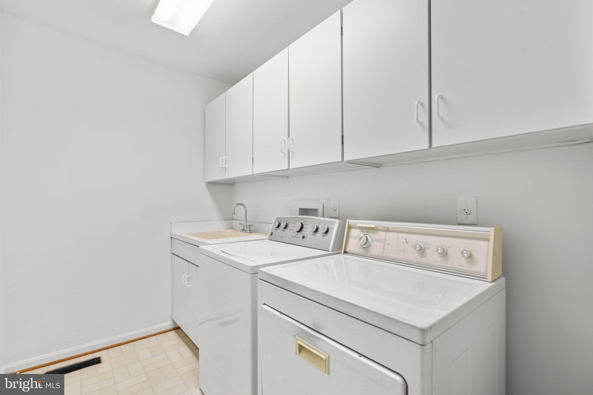 LAYTONSVILLE KNOLLS - Residential