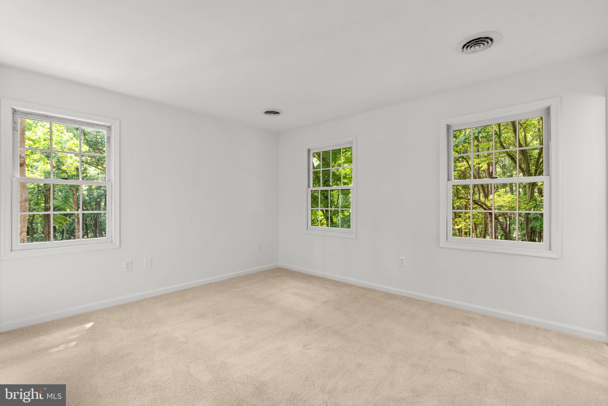 LAYTONSVILLE KNOLLS - Residential