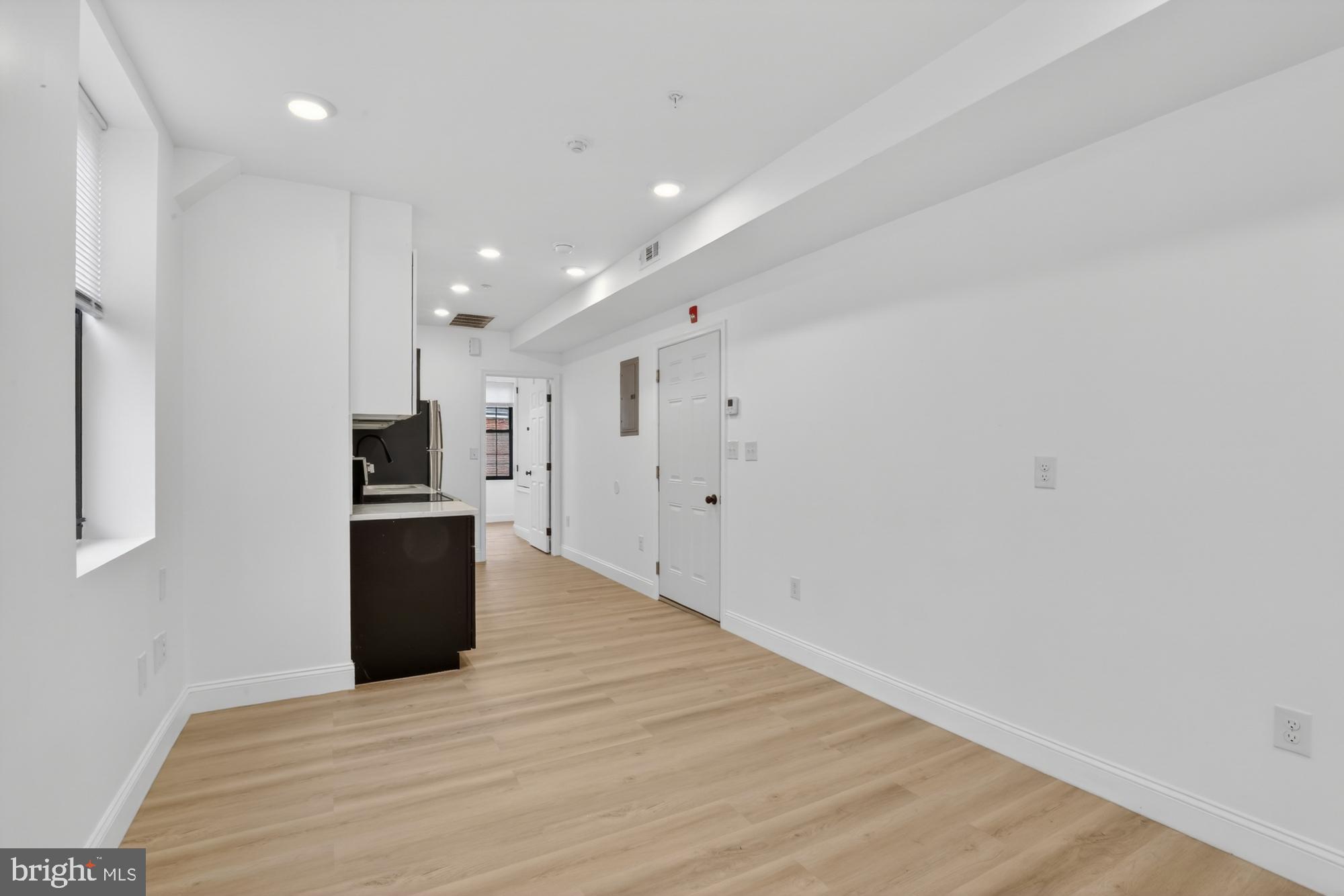 712 N AMERICAN STREET 2