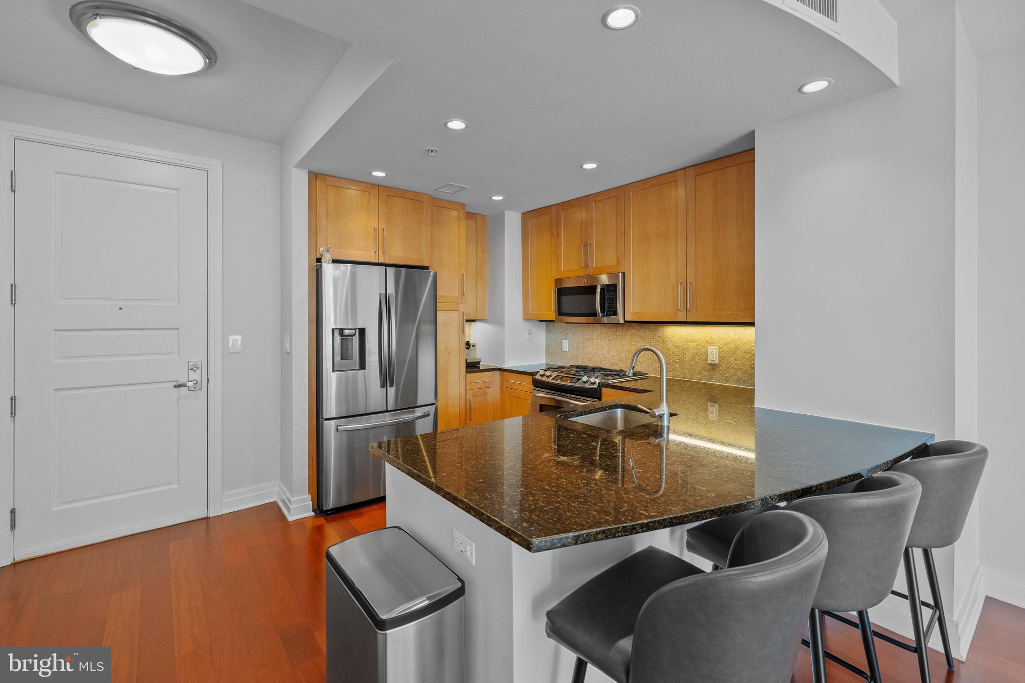 ONE PARK CREST CONDOMINIUM - Residential