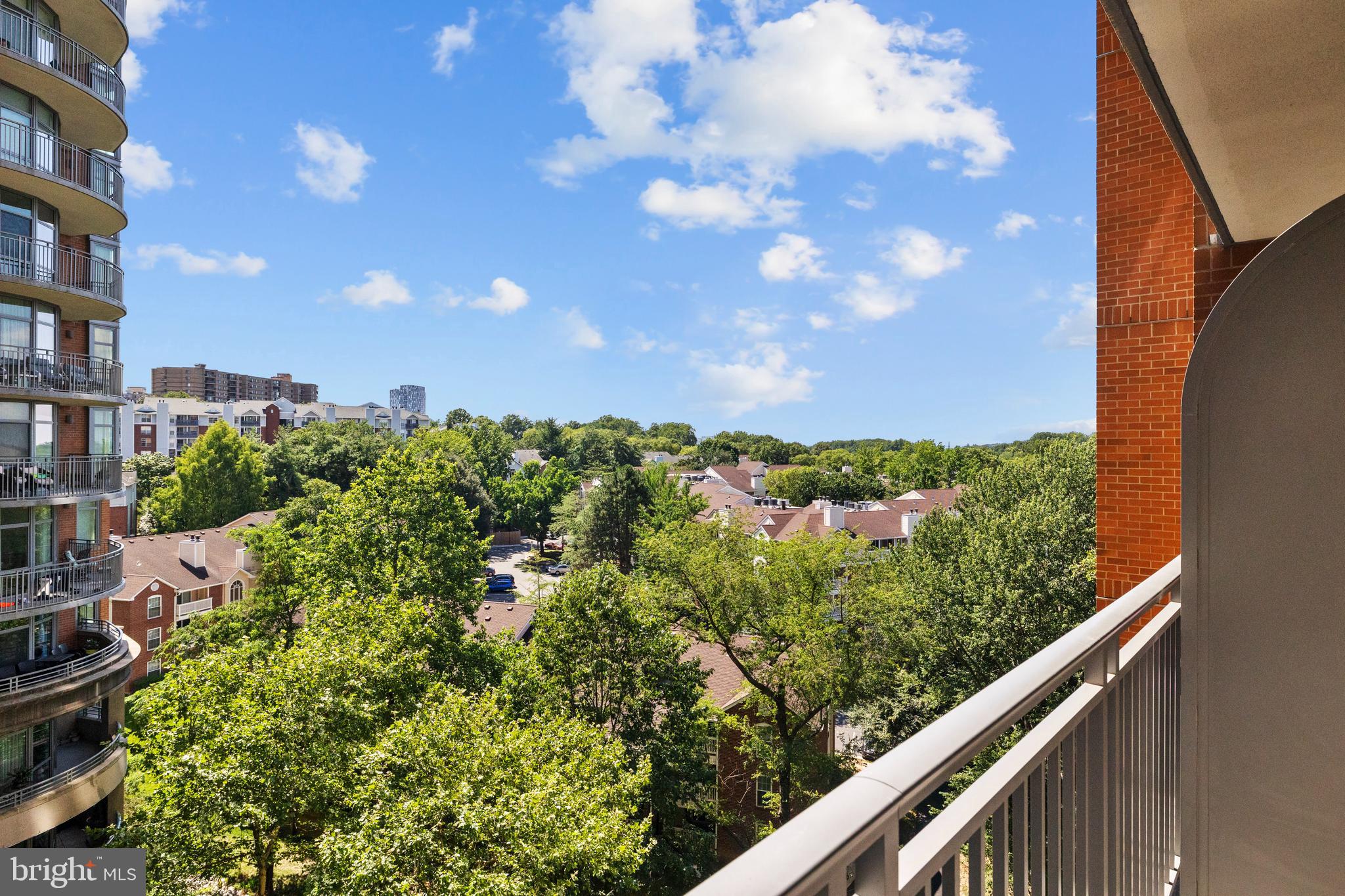 ONE PARK CREST CONDOMINIUM - Residential