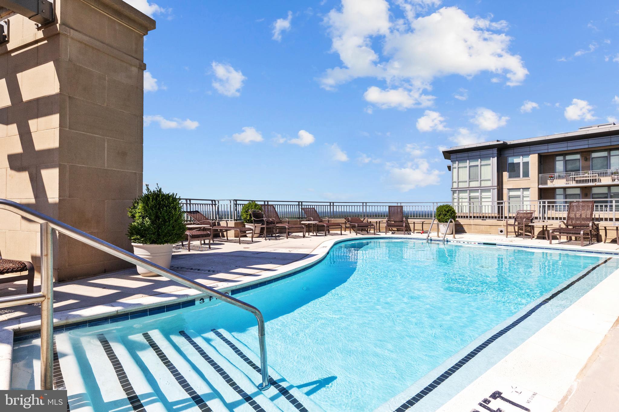 ONE PARK CREST CONDOMINIUM - Residential