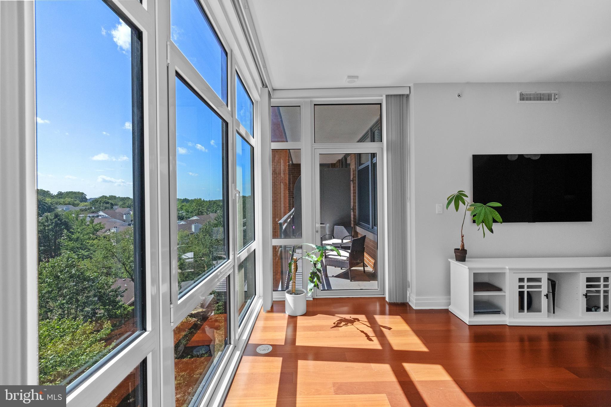 ONE PARK CREST CONDOMINIUM - Residential