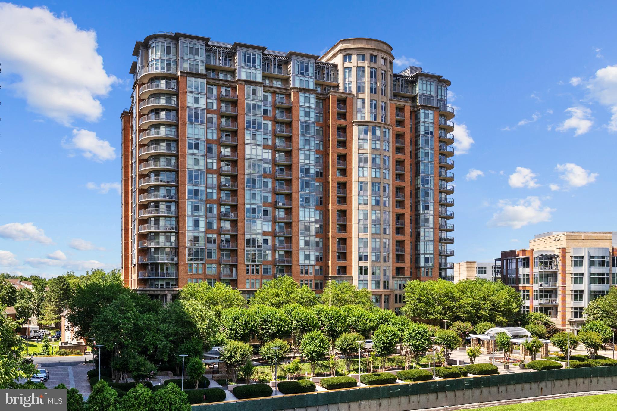 ONE PARK CREST CONDOMINIUM - Residential