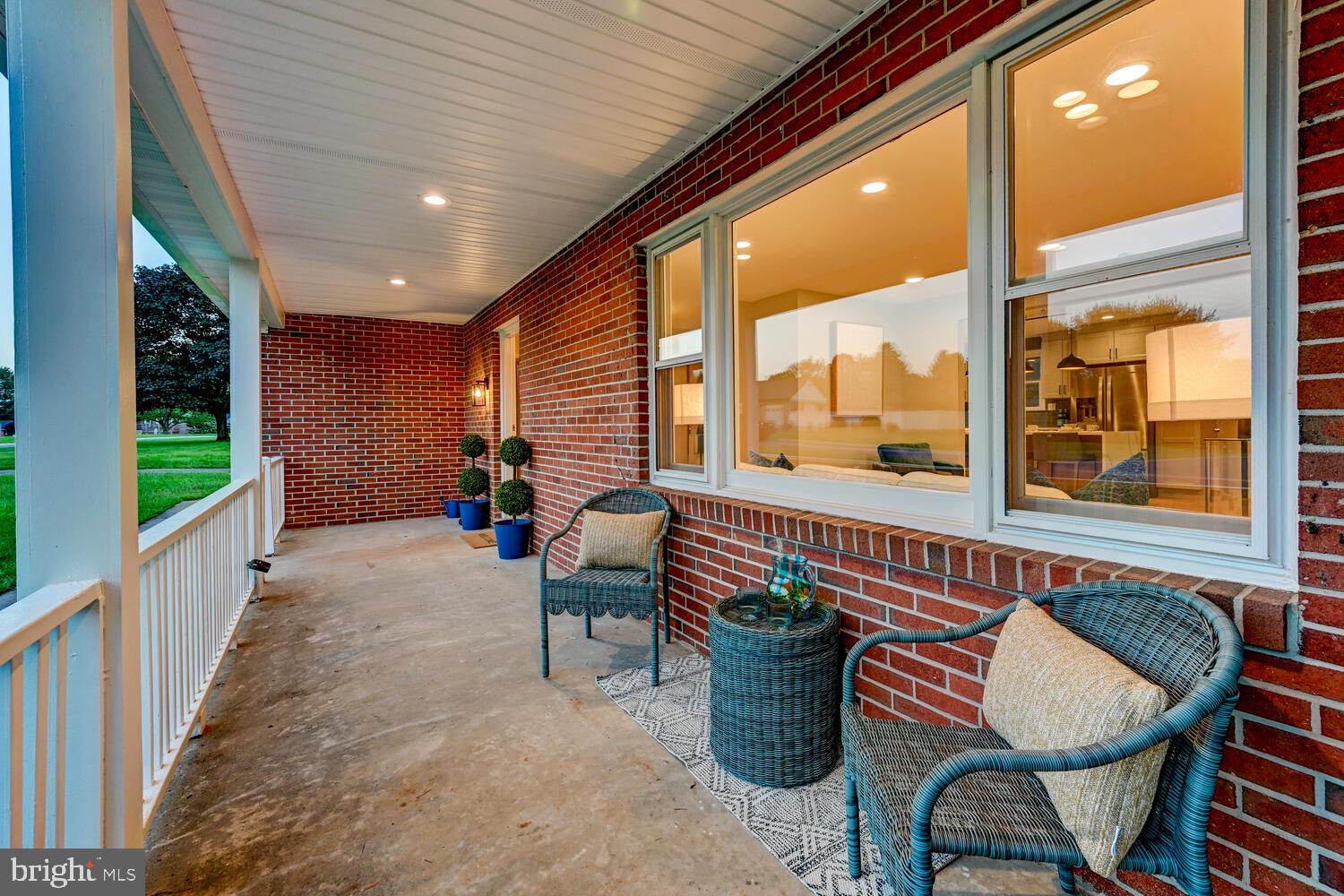 1516 LADY ANNE COURT