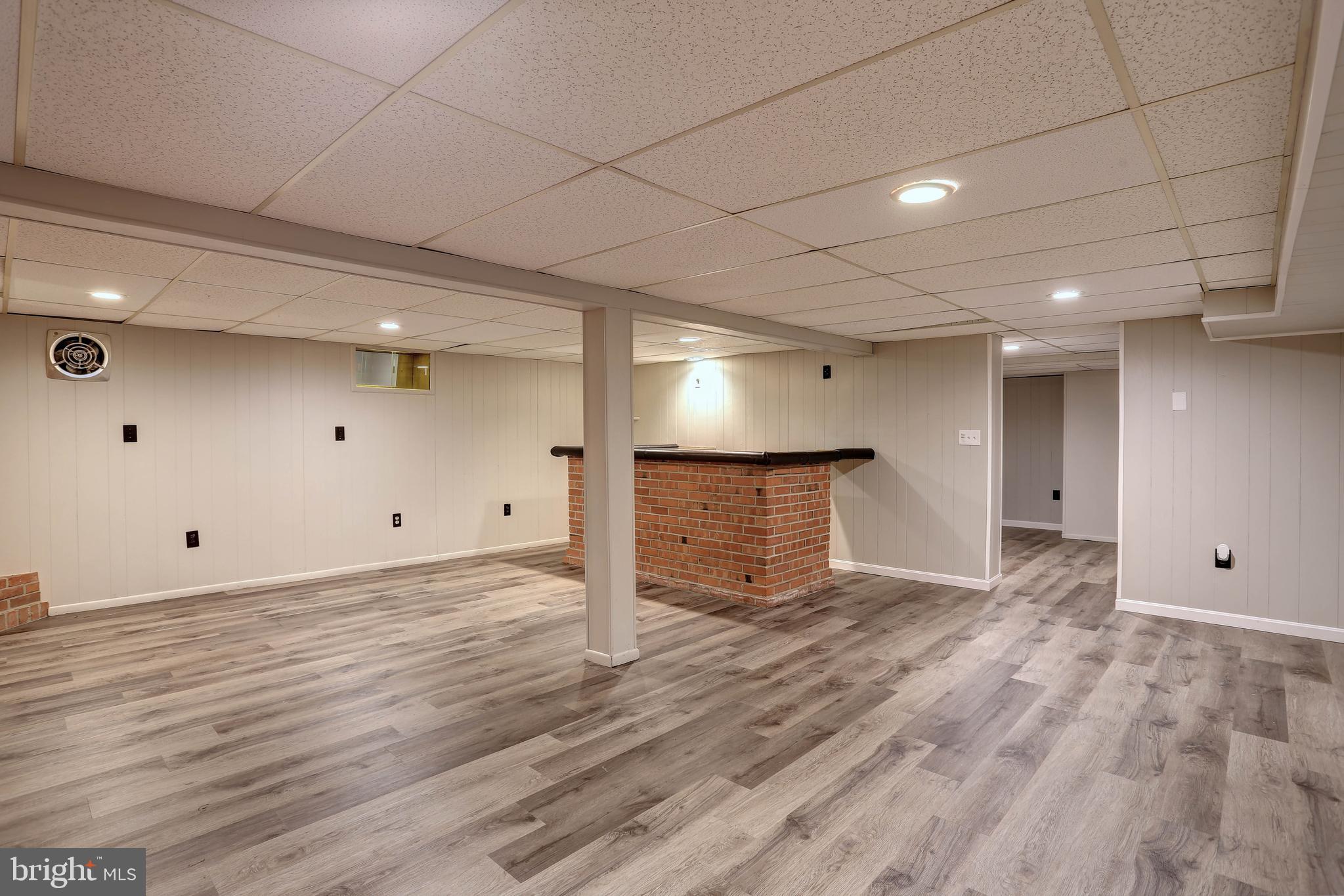 FAIRWAY HILLS - Residential Lease