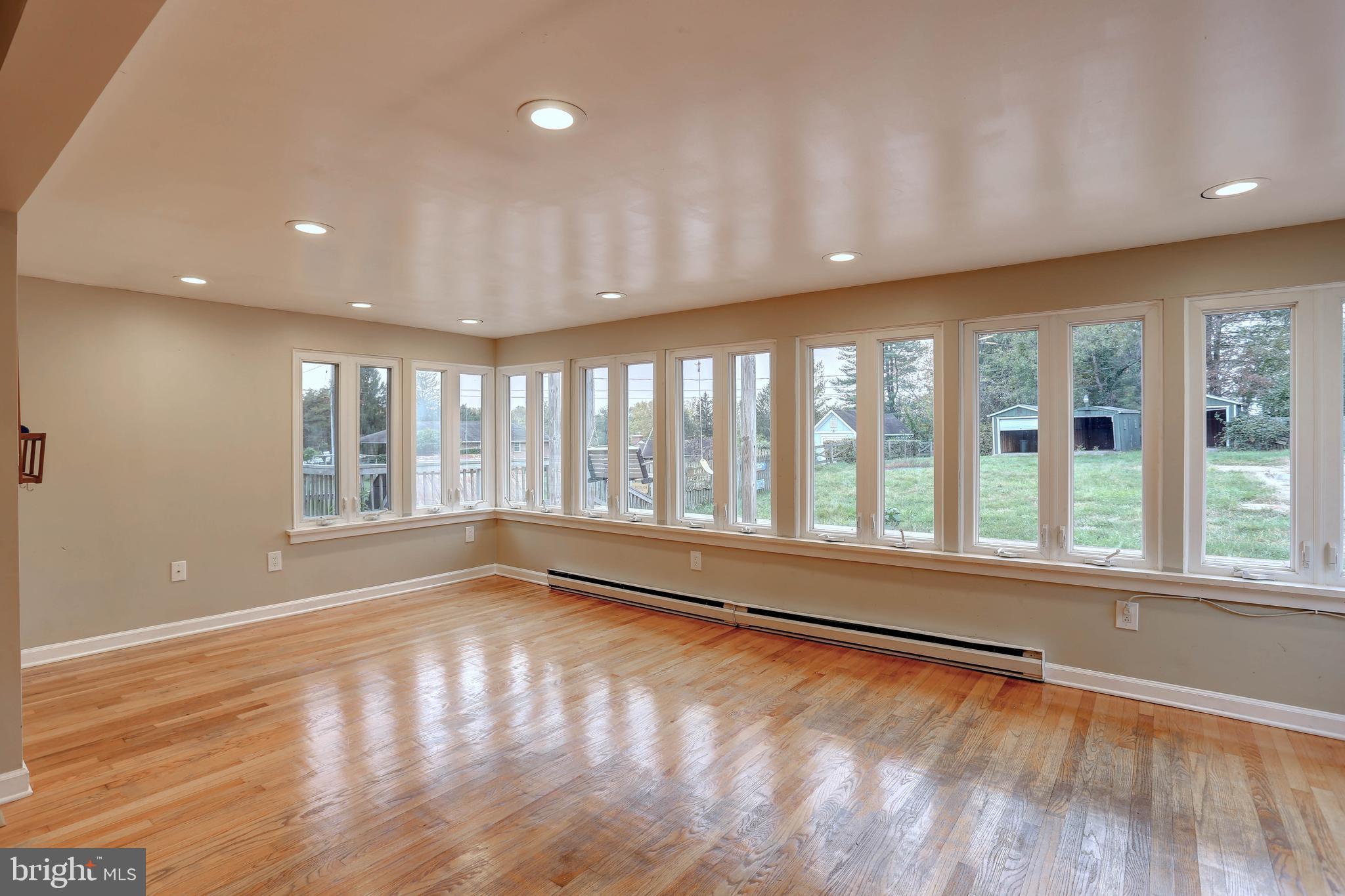 FAIRWAY HILLS - Residential Lease