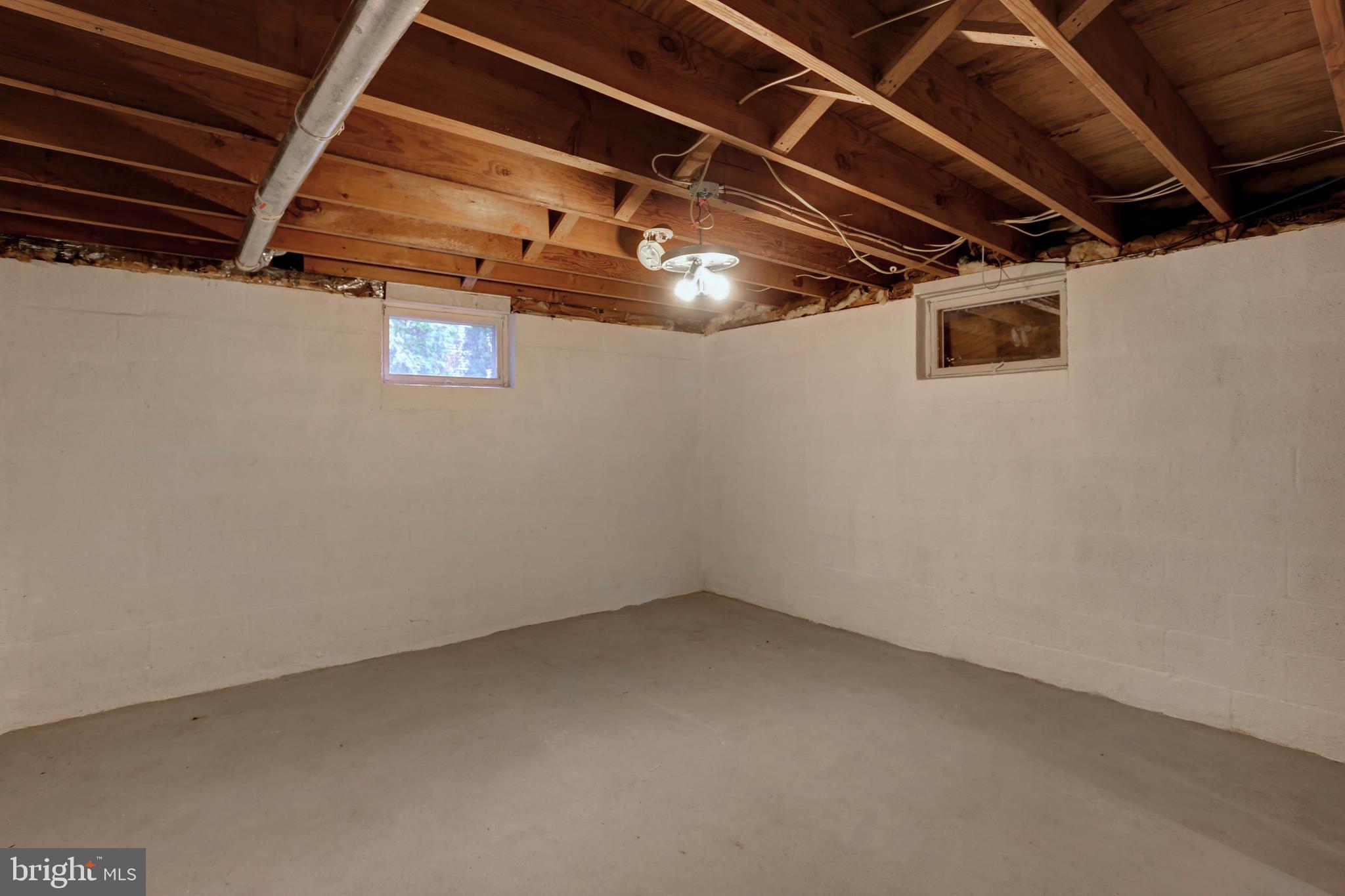 FAIRWAY HILLS - Residential Lease