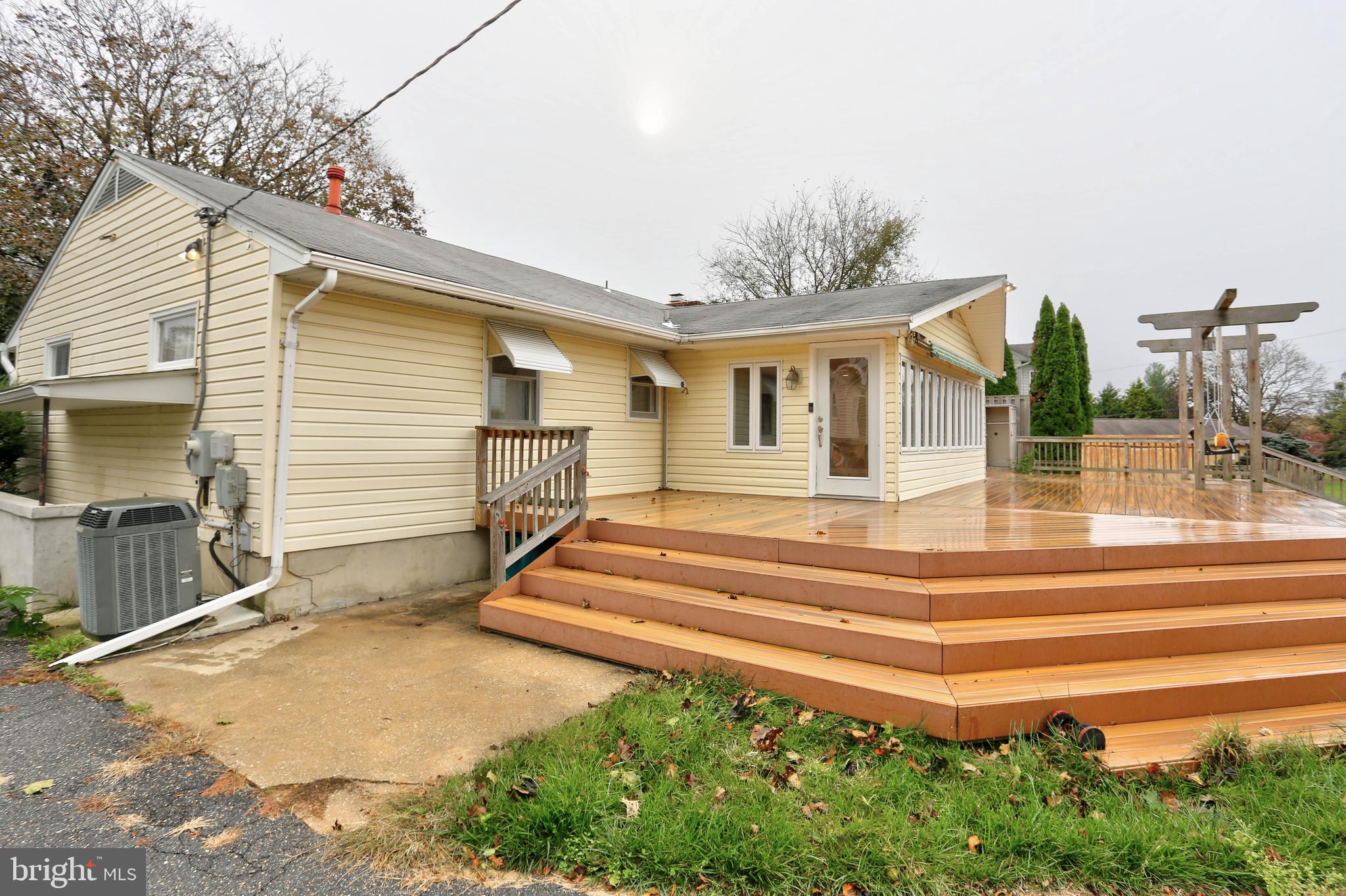 FAIRWAY HILLS - Residential Lease