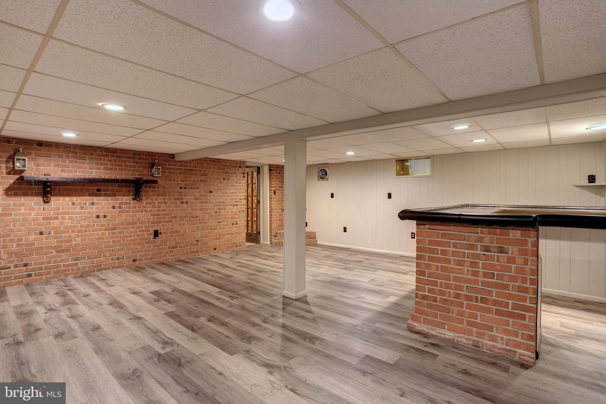 FAIRWAY HILLS - Residential Lease