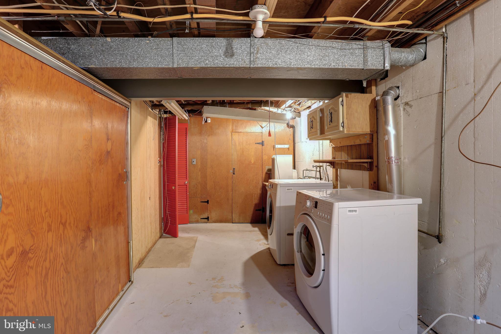 FAIRWAY HILLS - Residential Lease