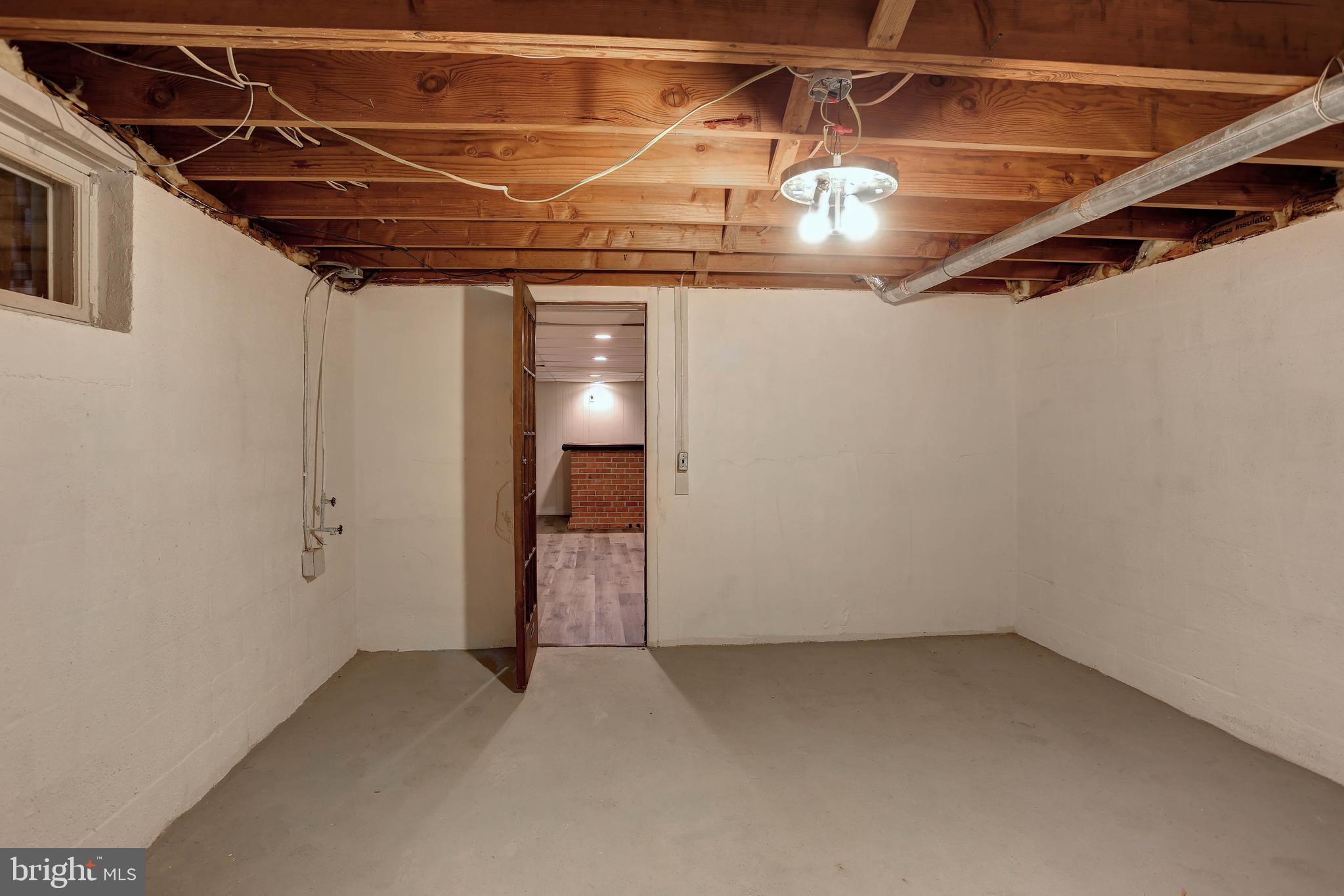 FAIRWAY HILLS - Residential Lease