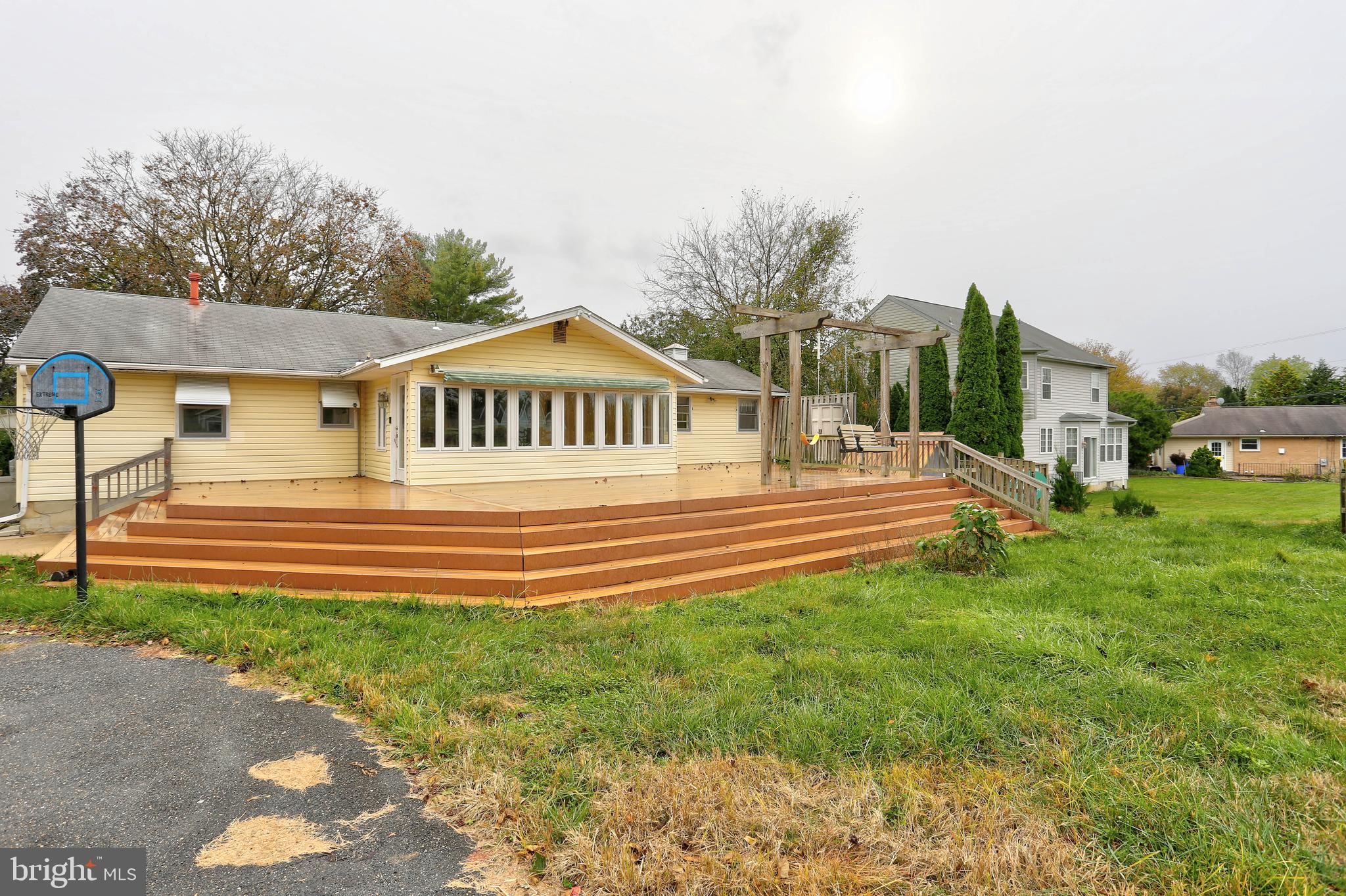 FAIRWAY HILLS - Residential Lease