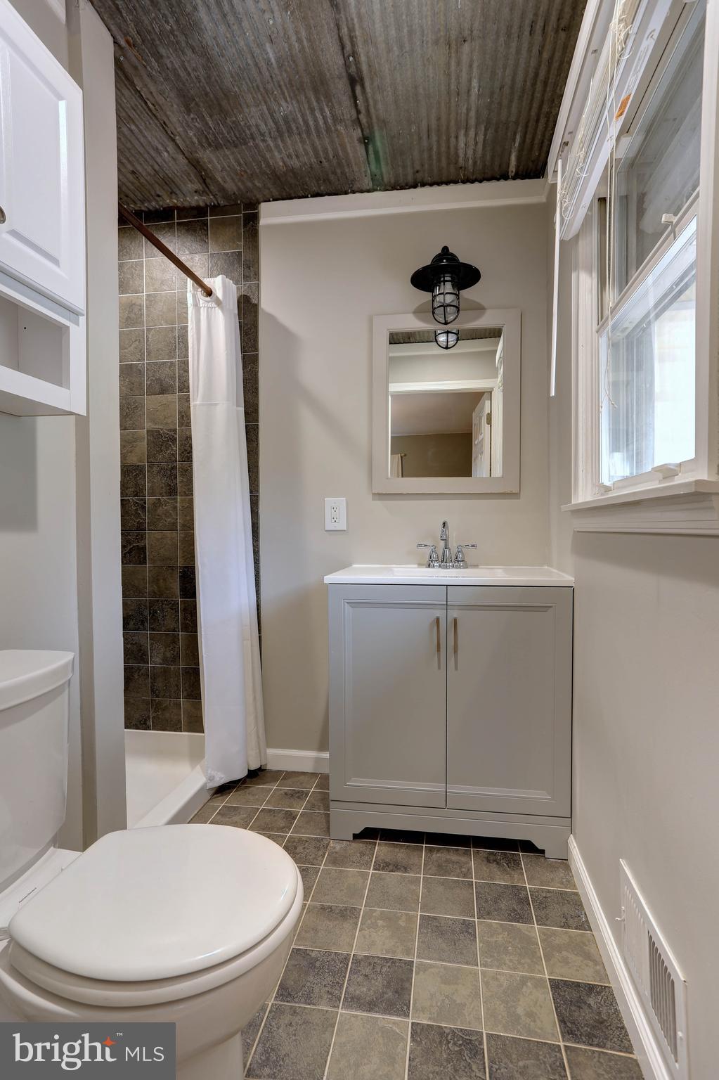 FAIRWAY HILLS - Residential Lease