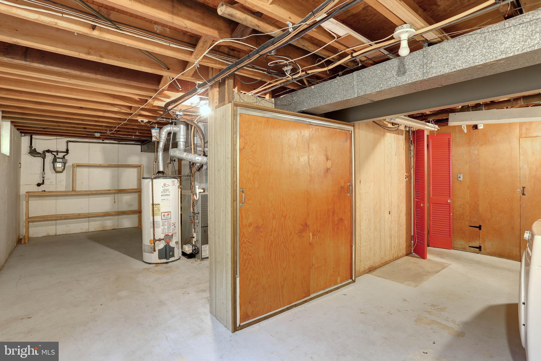 FAIRWAY HILLS - Residential Lease