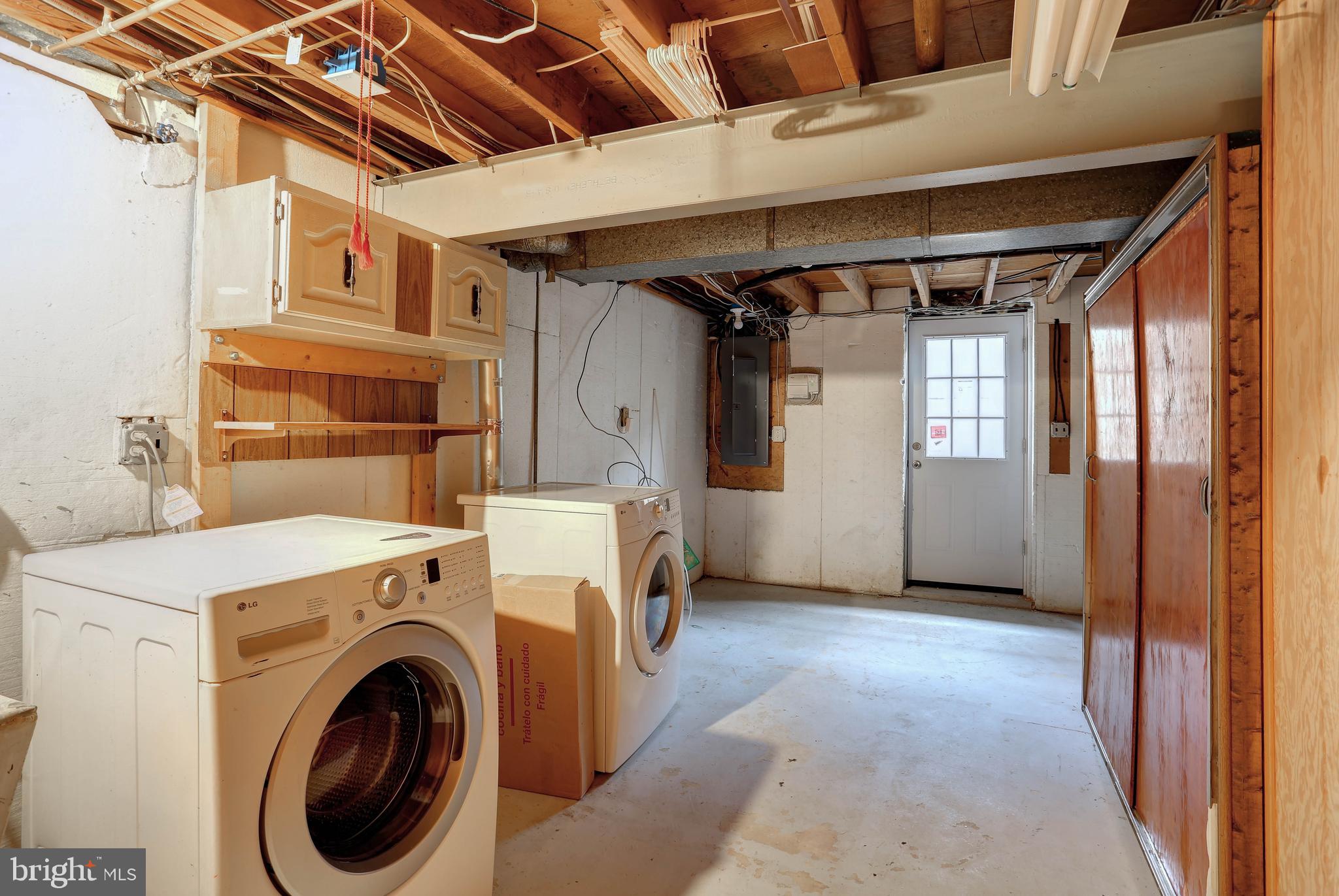 FAIRWAY HILLS - Residential Lease