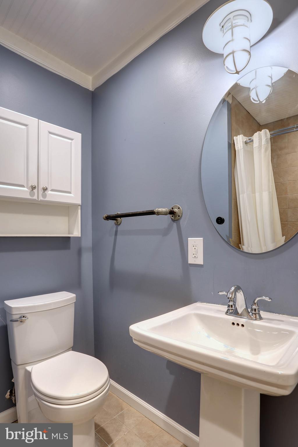 FAIRWAY HILLS - Residential Lease