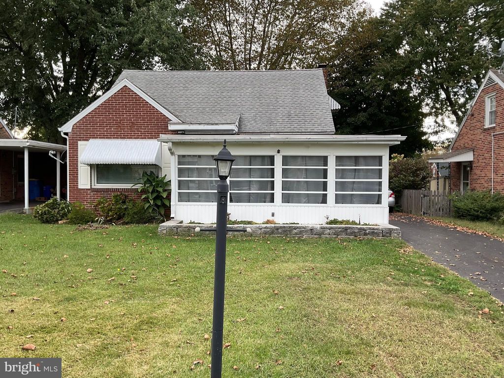 Photo of 240 Edgewood Road, YORK, PA 17402 (MLS # PAYK2090940)