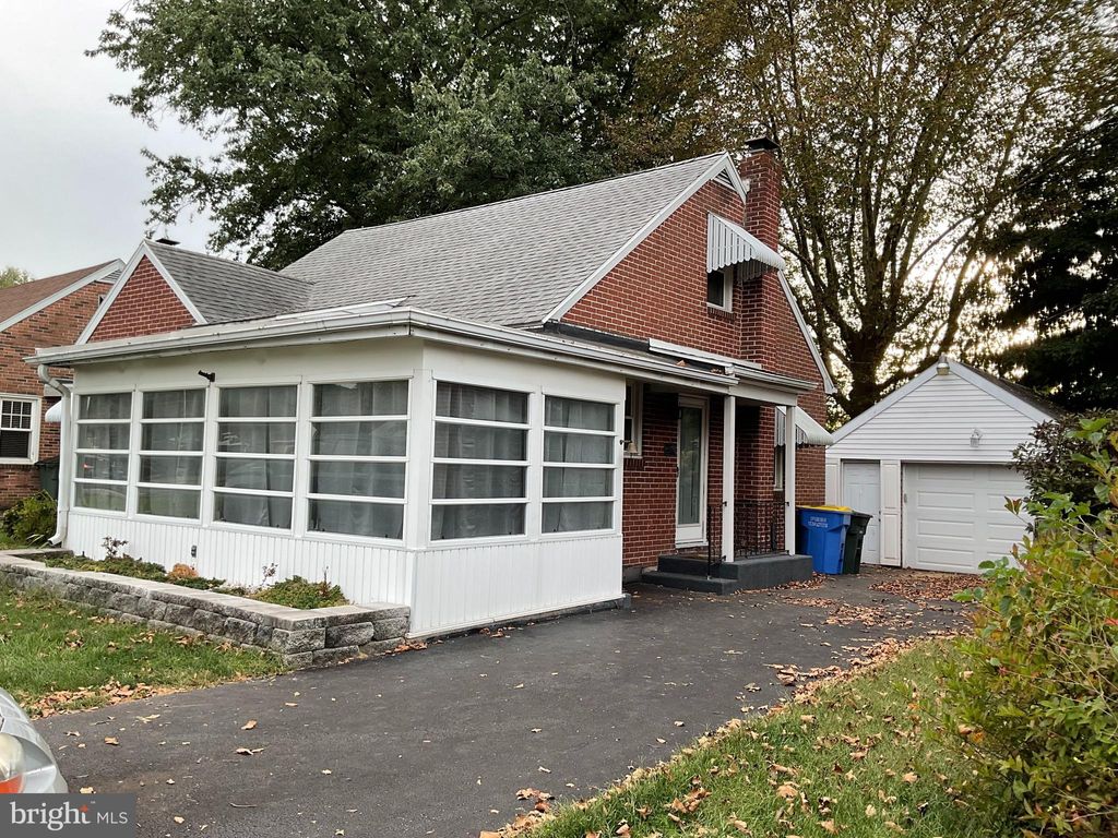 Photo of 240 Edgewood Road, YORK, PA 17402 (MLS # PAYK2090940)