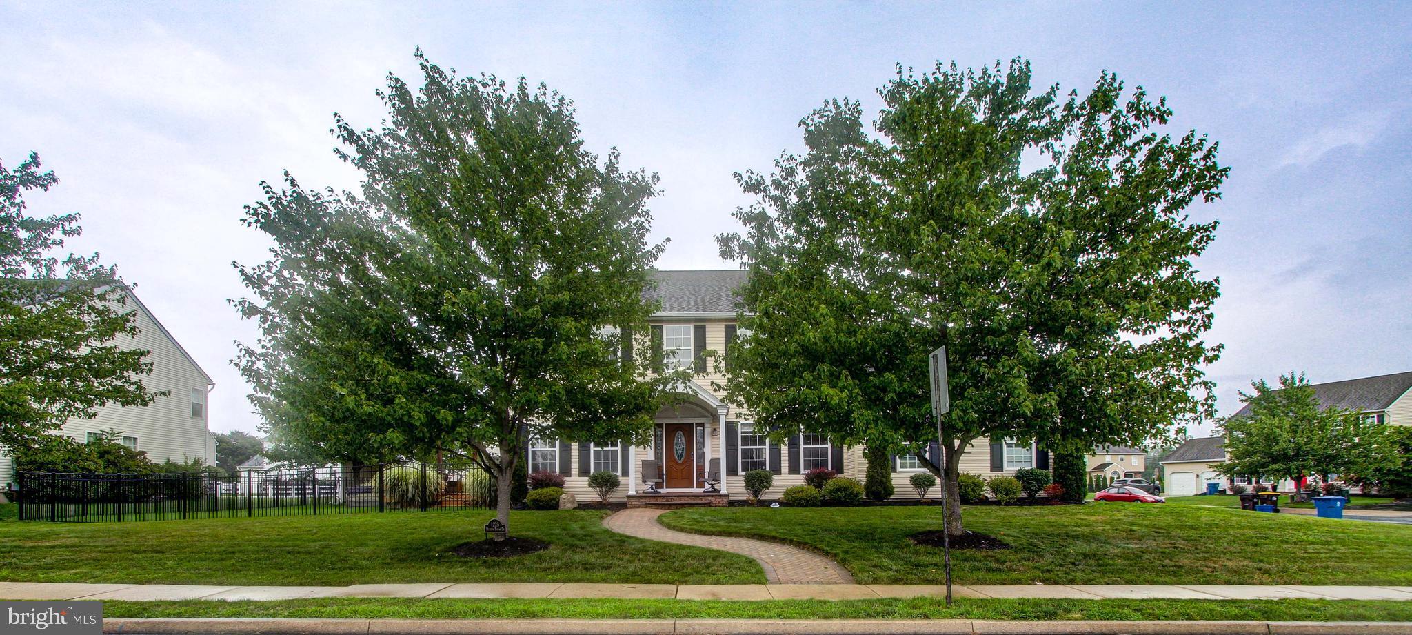 REGENCY MANOR - Residential