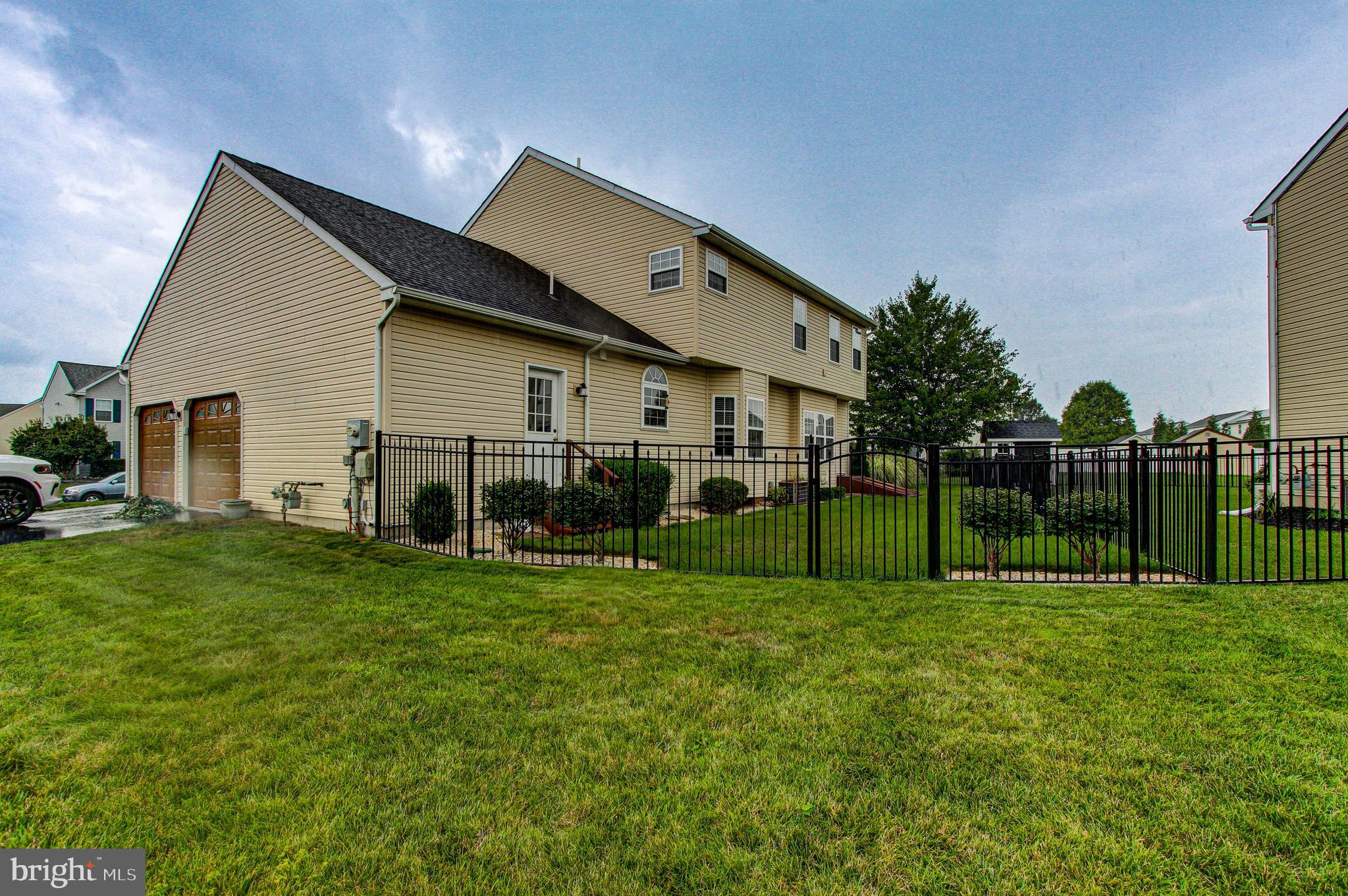 REGENCY MANOR - Residential