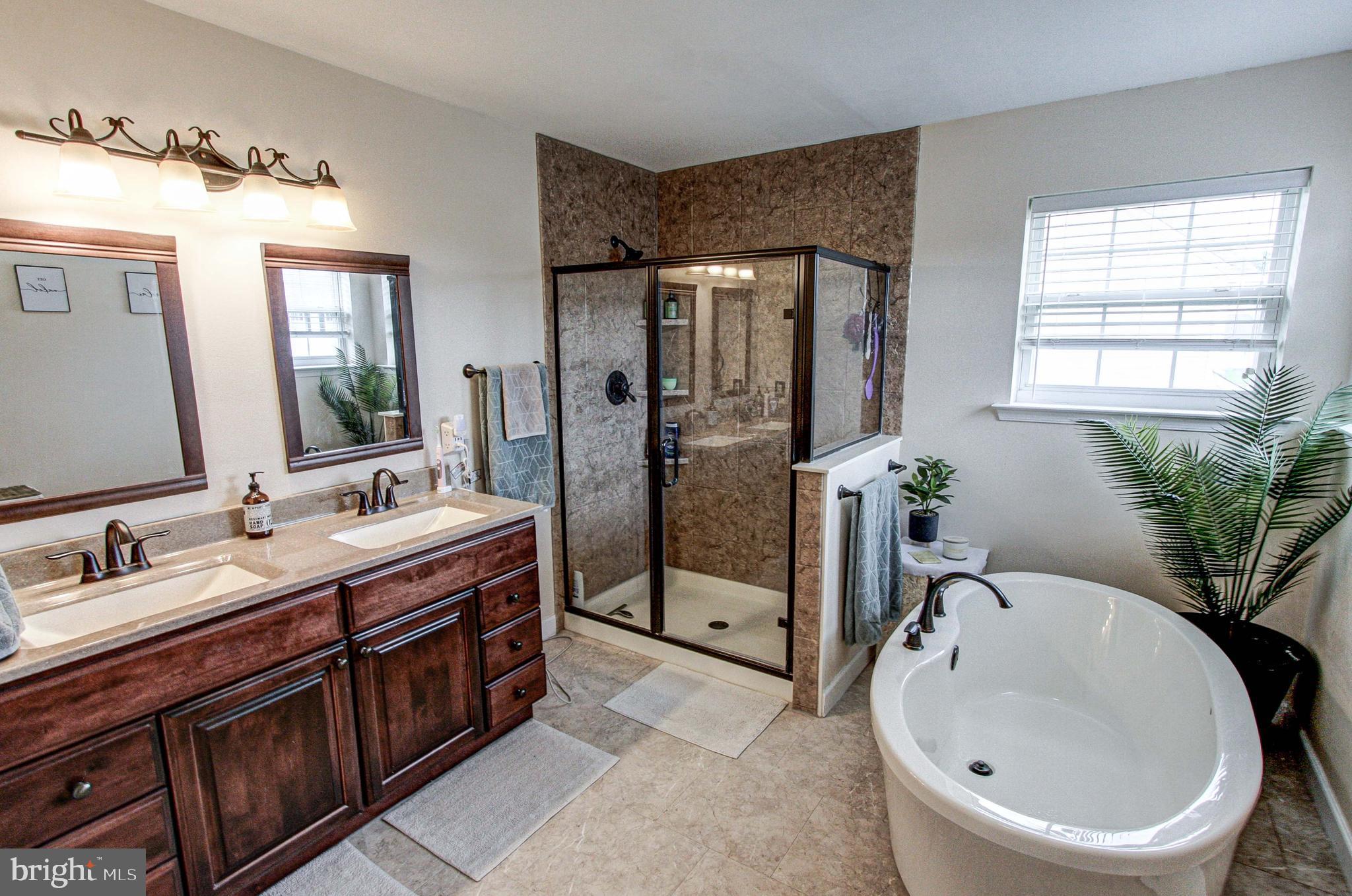 REGENCY MANOR - Residential