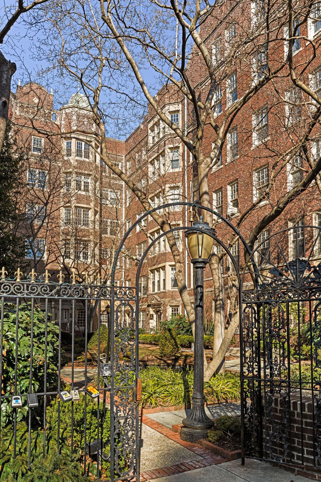 GARDEN COURT - Residential