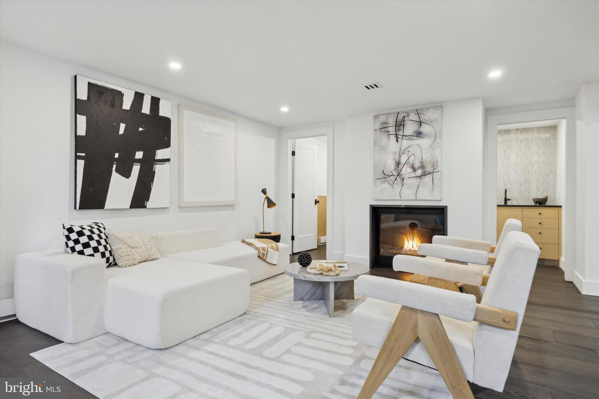 SOLEBURY MOUNT EST - Residential