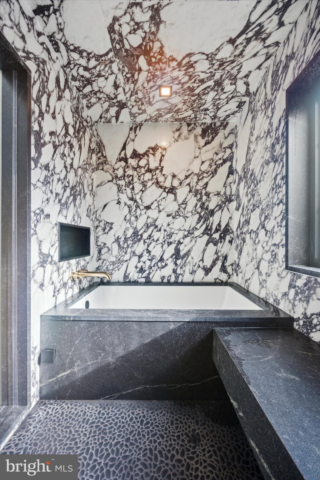 SOLEBURY MOUNT EST - Residential