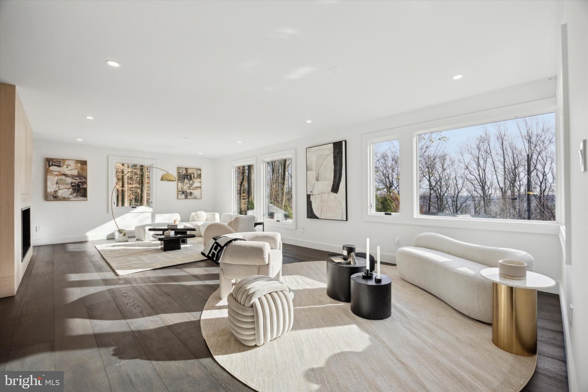 SOLEBURY MOUNT EST - Residential