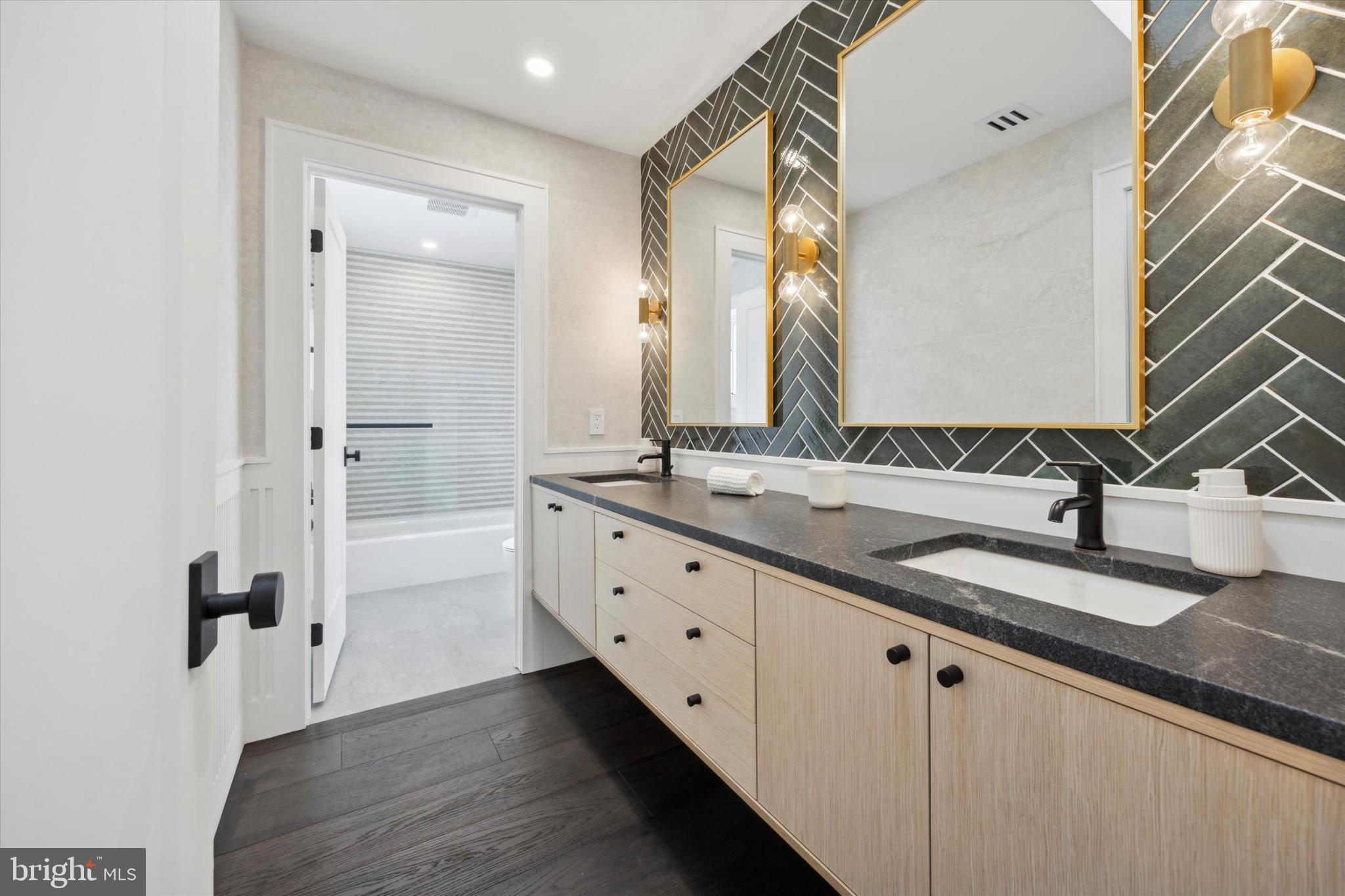 SOLEBURY MOUNT EST - Residential