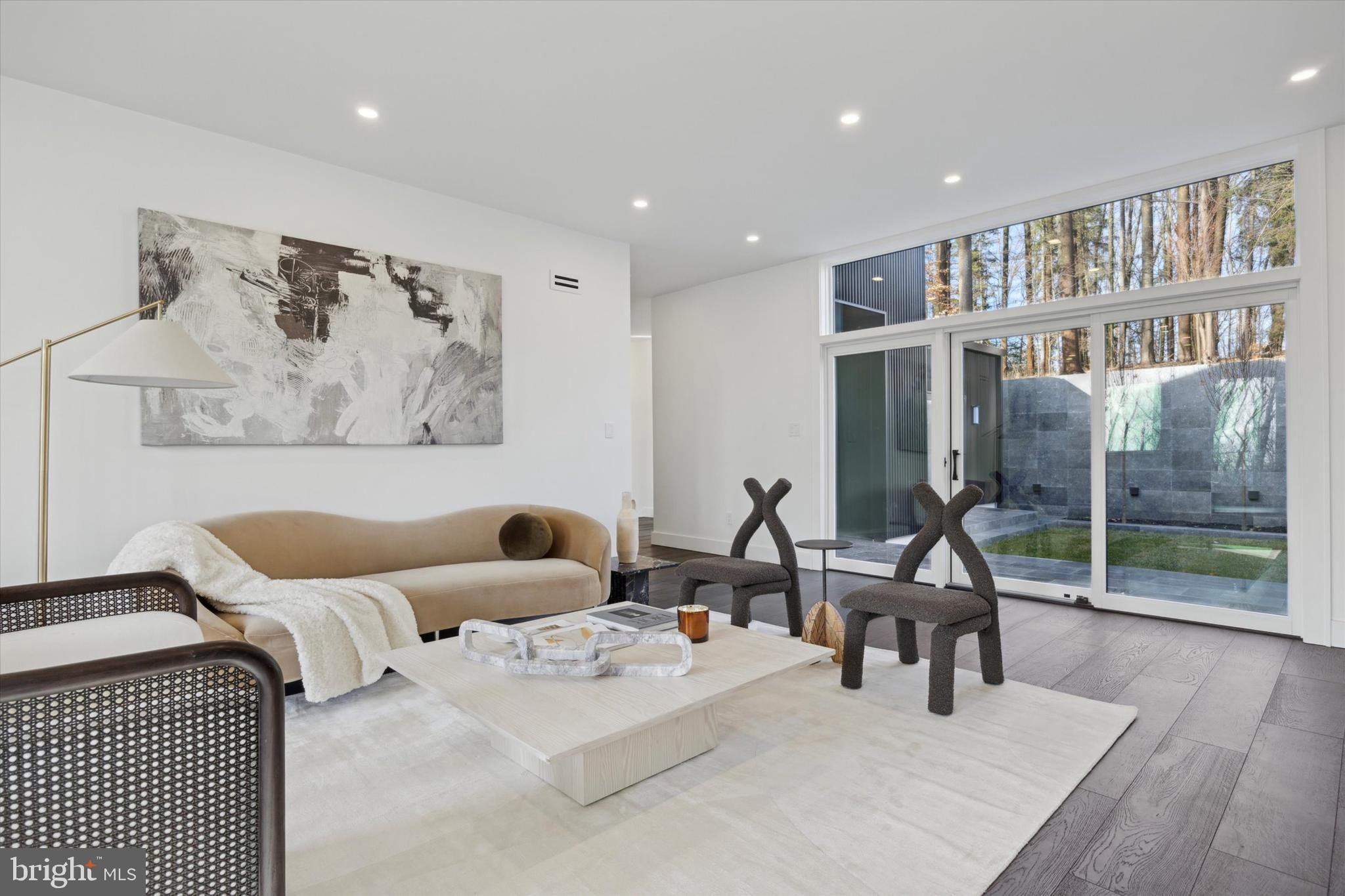 SOLEBURY MOUNT EST - Residential