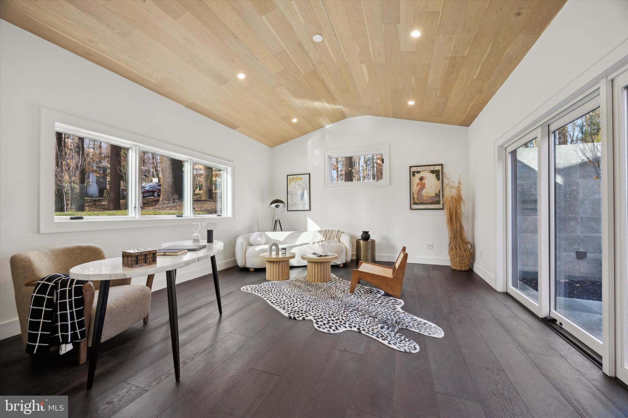 SOLEBURY MOUNT EST - Residential