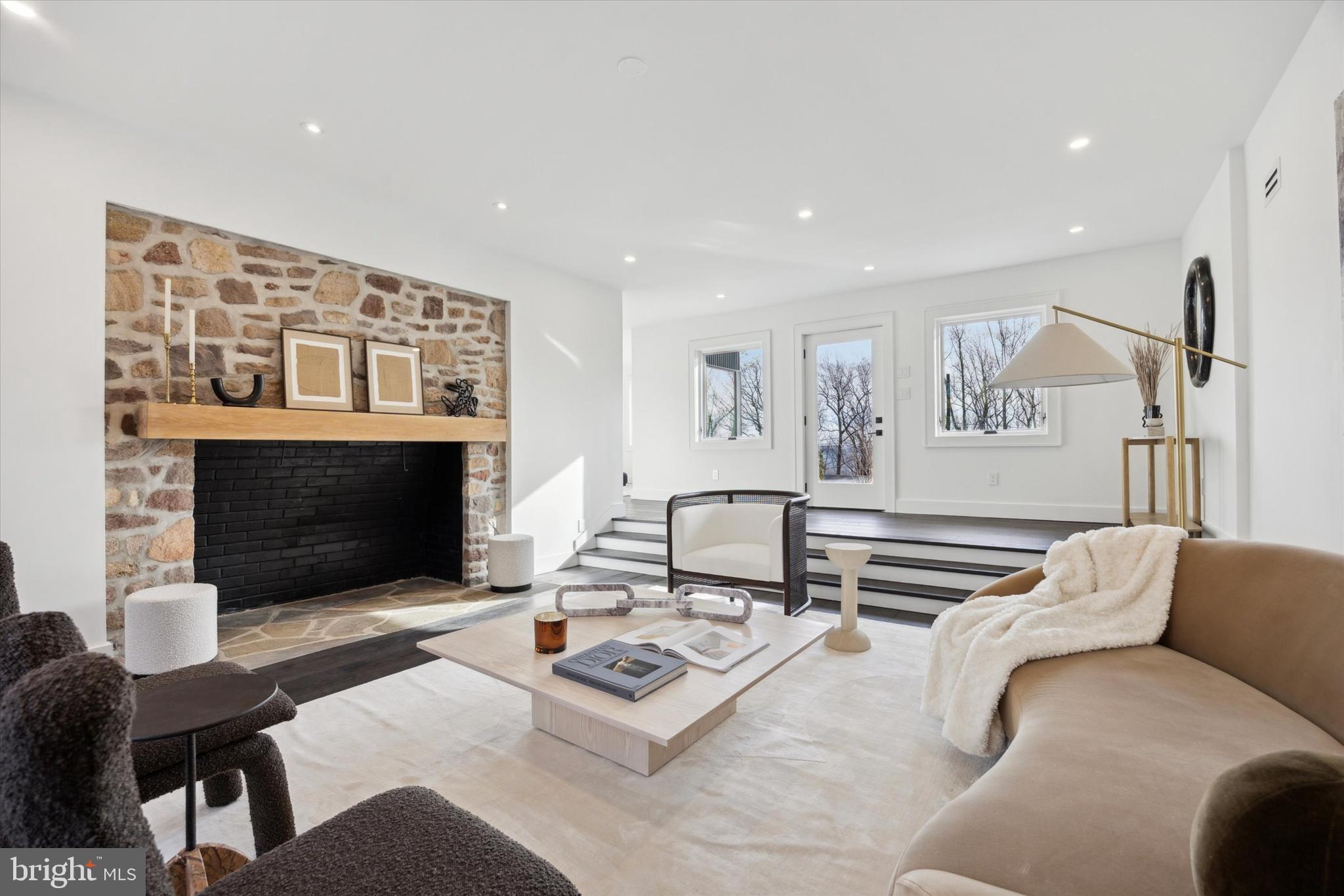 SOLEBURY MOUNT EST - Residential