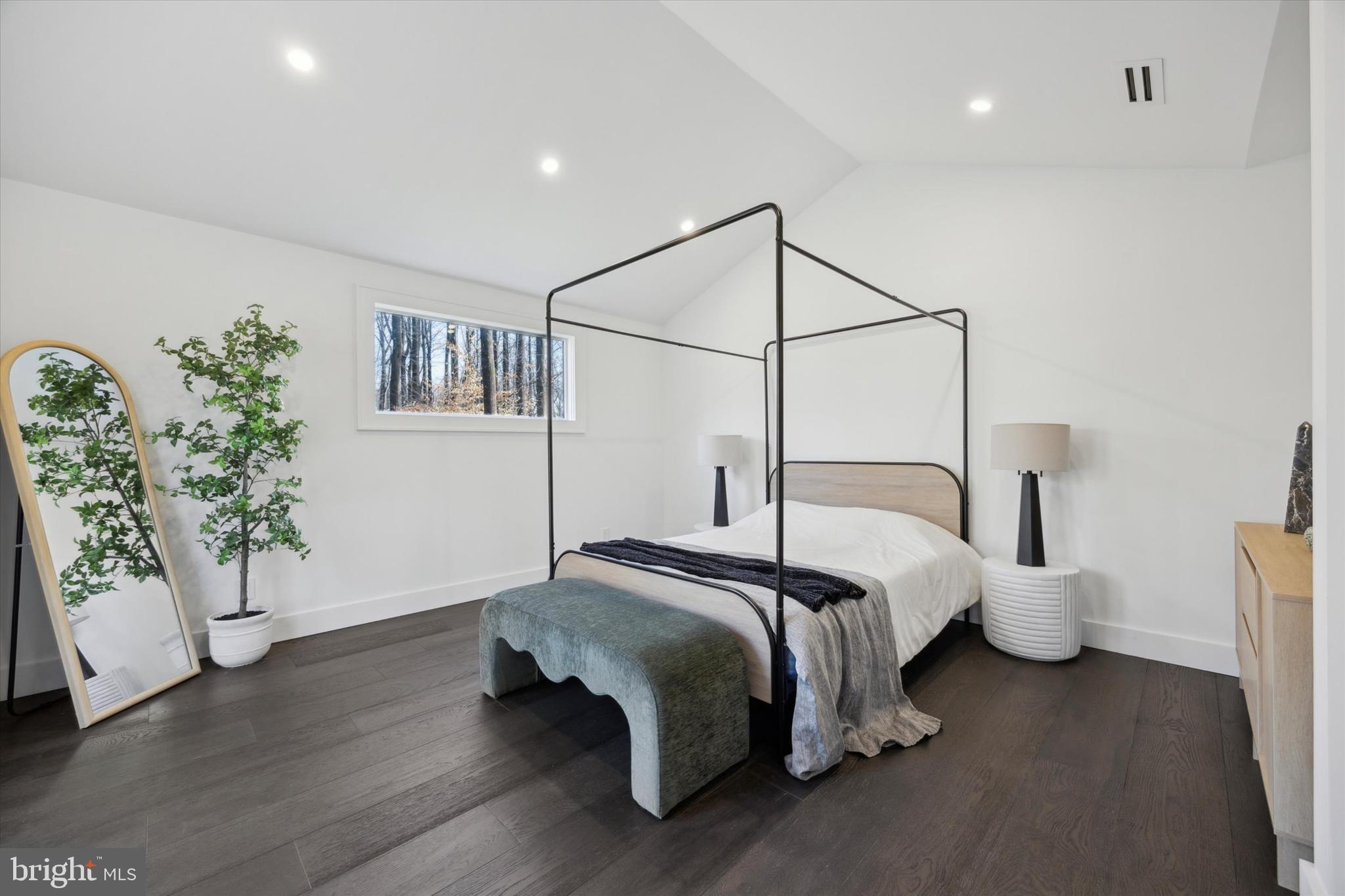 SOLEBURY MOUNT EST - Residential