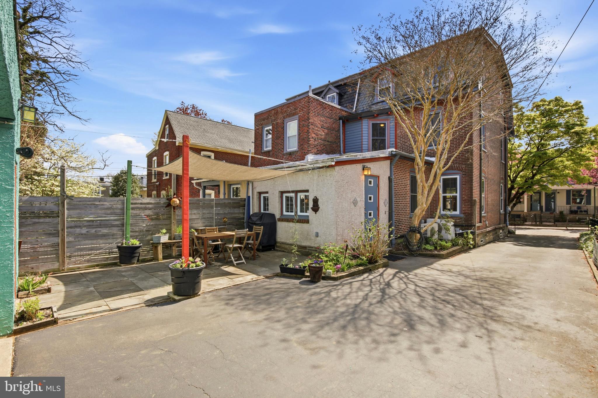 CHESTNUT HILL - Residential