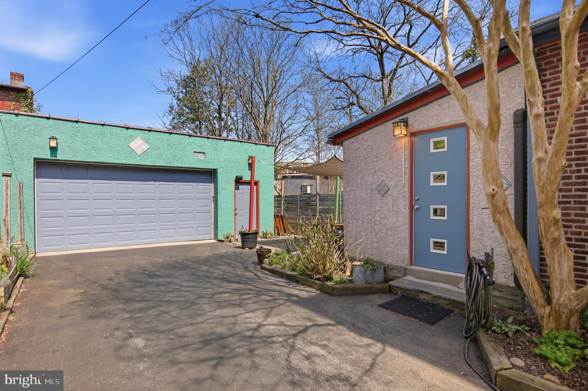 CHESTNUT HILL - Residential