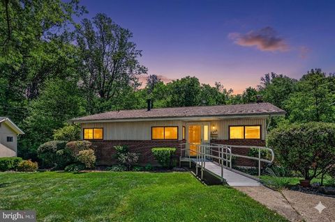 Photo of 6333 Camilla Street, SPRINGFIELD, VA 22152 (MLS # VAFX2310952)