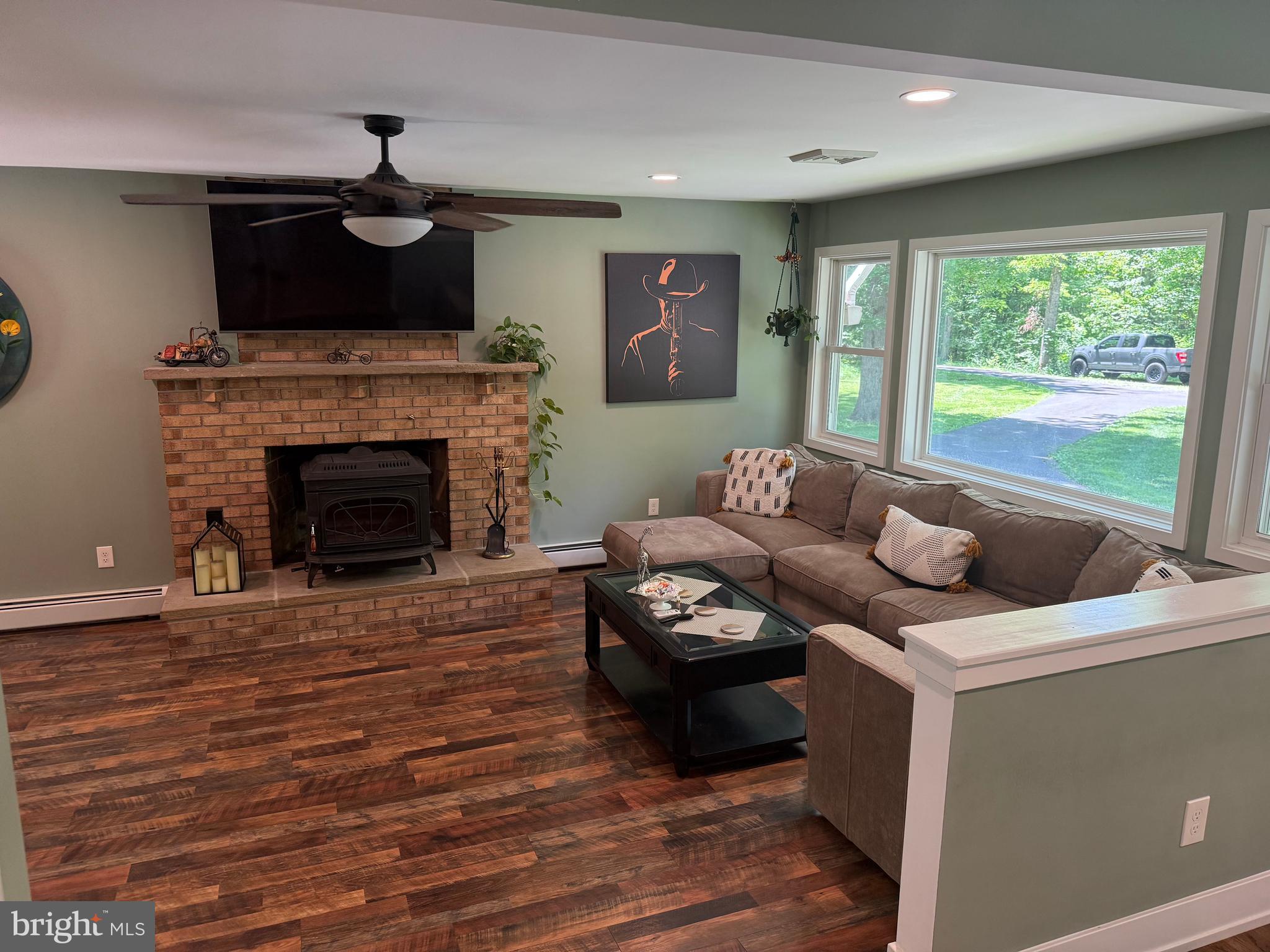 887 W SAW MILL ROAD