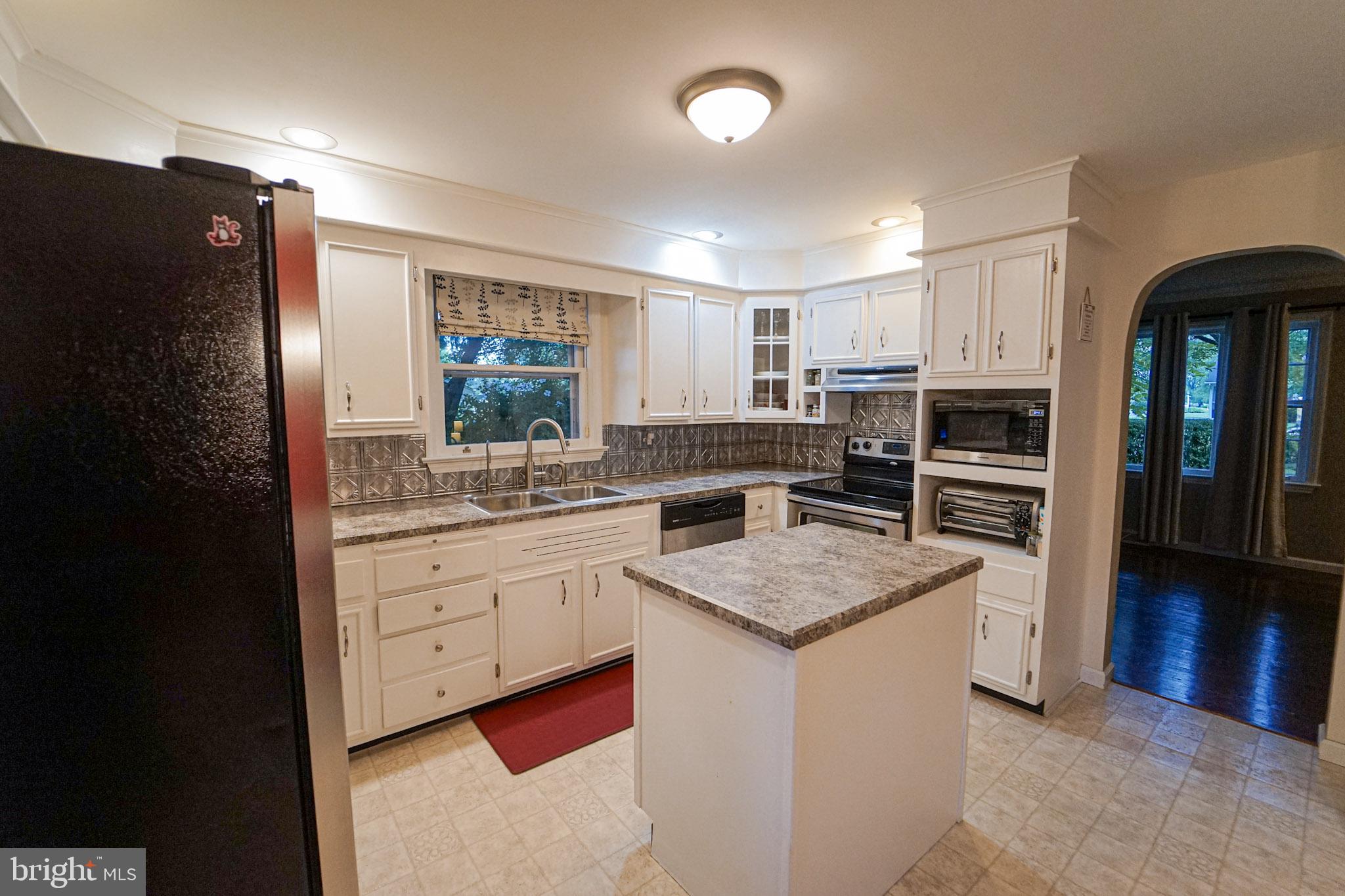 831 PARK HILL DRIVE