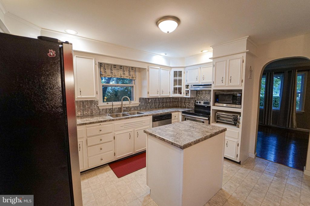 Photo of 831 Park Hill Drive, MANHEIM, PA 17545 (MLS # PALA2074900)