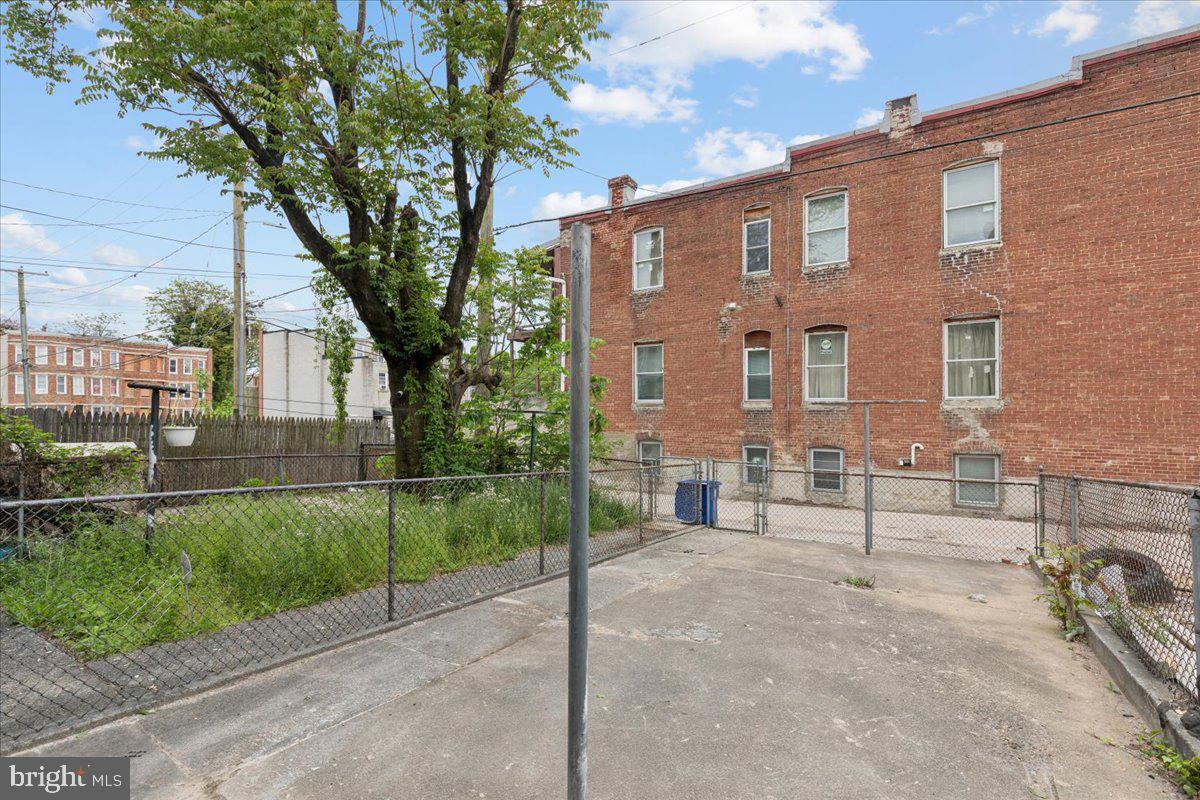 EAST BALTIMORE MIDWAY - Residential